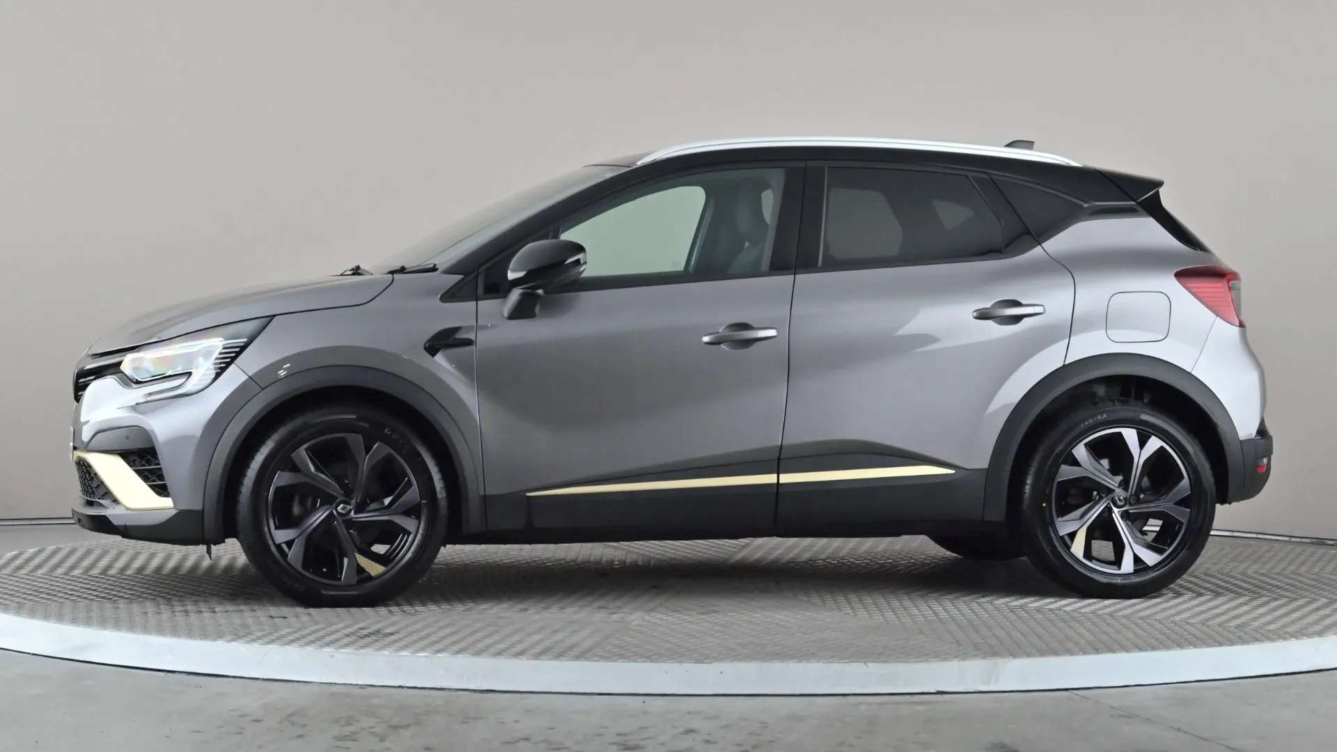 A 2023 RENAULT CAPTUR 1.6 E-Tech Plug-in hybrid 160 Engineered Auto A 2023 RENAULT CAPTUR 1.6 E-Tech Plug-in hybrid 160 Engineered Auto
