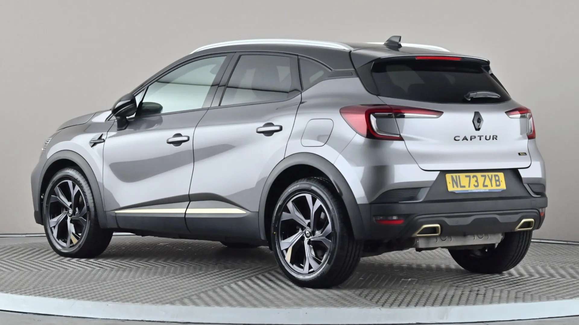 A 2023 RENAULT CAPTUR 1.6 E-Tech Plug-in hybrid 160 Engineered Auto A 2023 RENAULT CAPTUR 1.6 E-Tech Plug-in hybrid 160 Engineered Auto