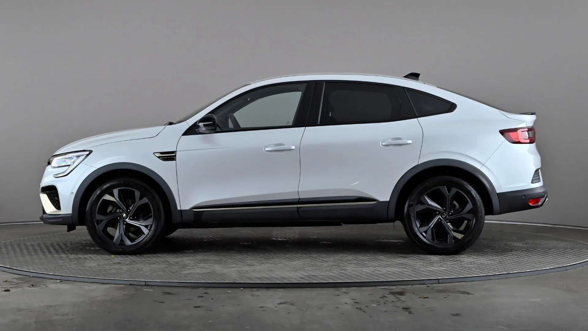 A 2023 RENAULT ARKANA 1.6 E-Tech full hybrid 145 Engineered Auto A 2023 RENAULT ARKANA 1.6 E-Tech full hybrid 145 Engineered Auto