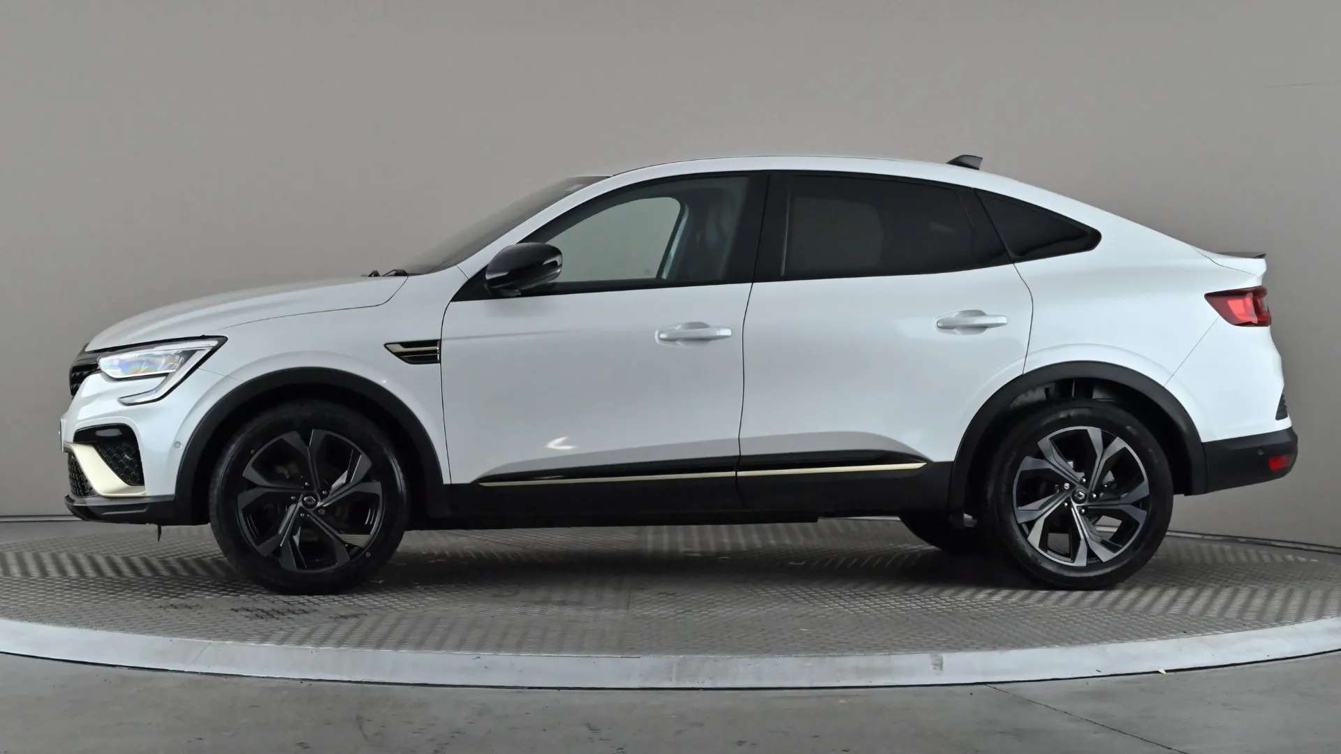 A 2023 RENAULT ARKANA 1.6 E-Tech full hybrid 145 Engineered Auto A 2023 RENAULT ARKANA 1.6 E-Tech full hybrid 145 Engineered Auto
