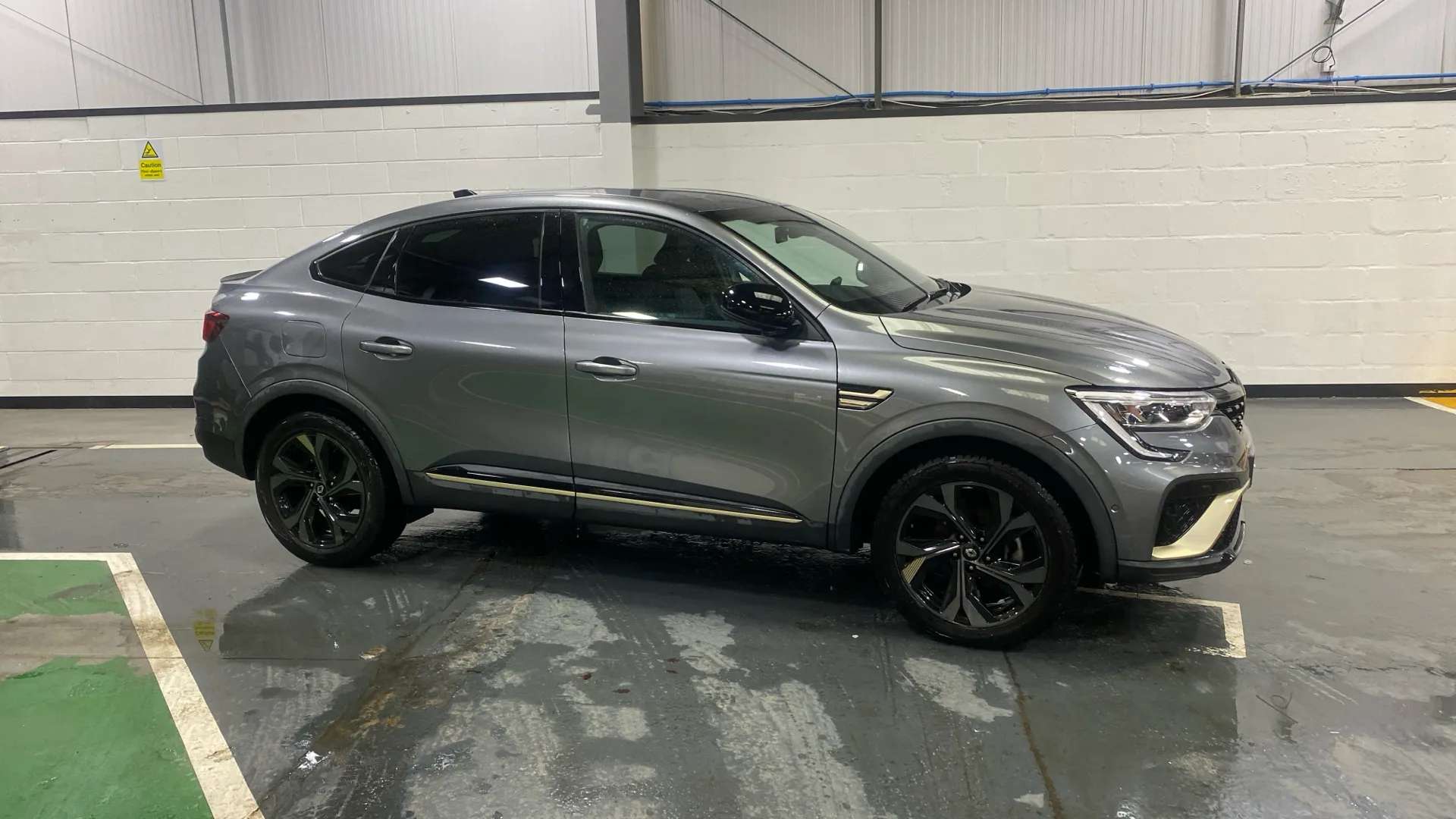 A 2022 RENAULT ARKANA 1.6 E-Tech full hybrid 145 Engineered Auto A 2022 RENAULT ARKANA 1.6 E-Tech full hybrid 145 Engineered Auto