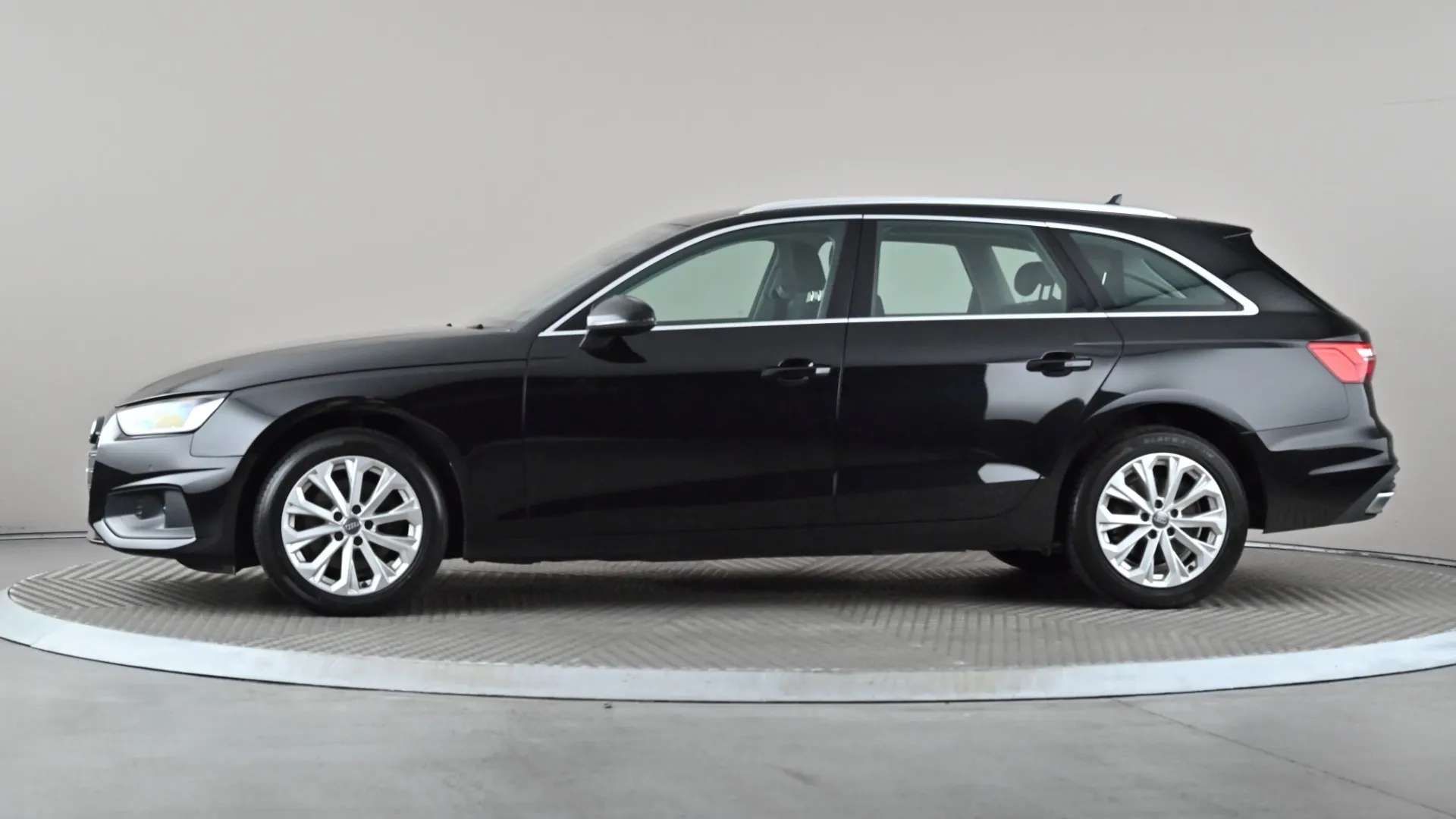 A 2020 AUDI A4 30 TDI Technik S Tronic A 2020 AUDI A4 30 TDI Technik S Tronic