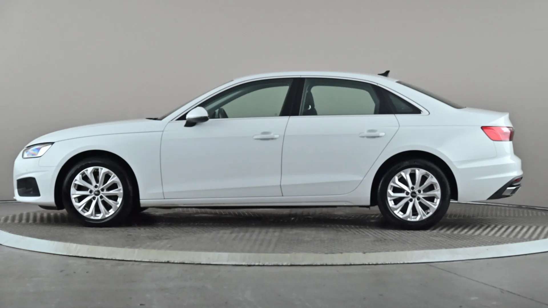 A 2022 AUDI A4 35 TFSI Technik S Tronic A 2022 AUDI A4 35 TFSI Technik S Tronic