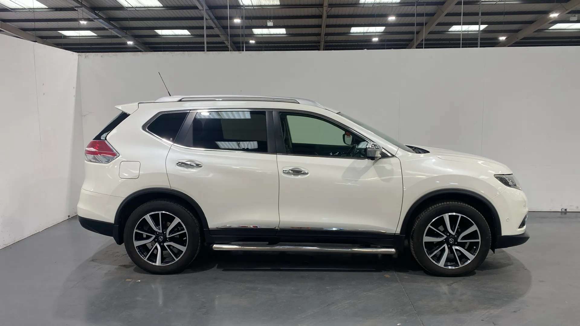 A 2015 NISSAN X-TRAIL 1.6 dCi Tekna A 2015 NISSAN X-TRAIL 1.6 dCi Tekna