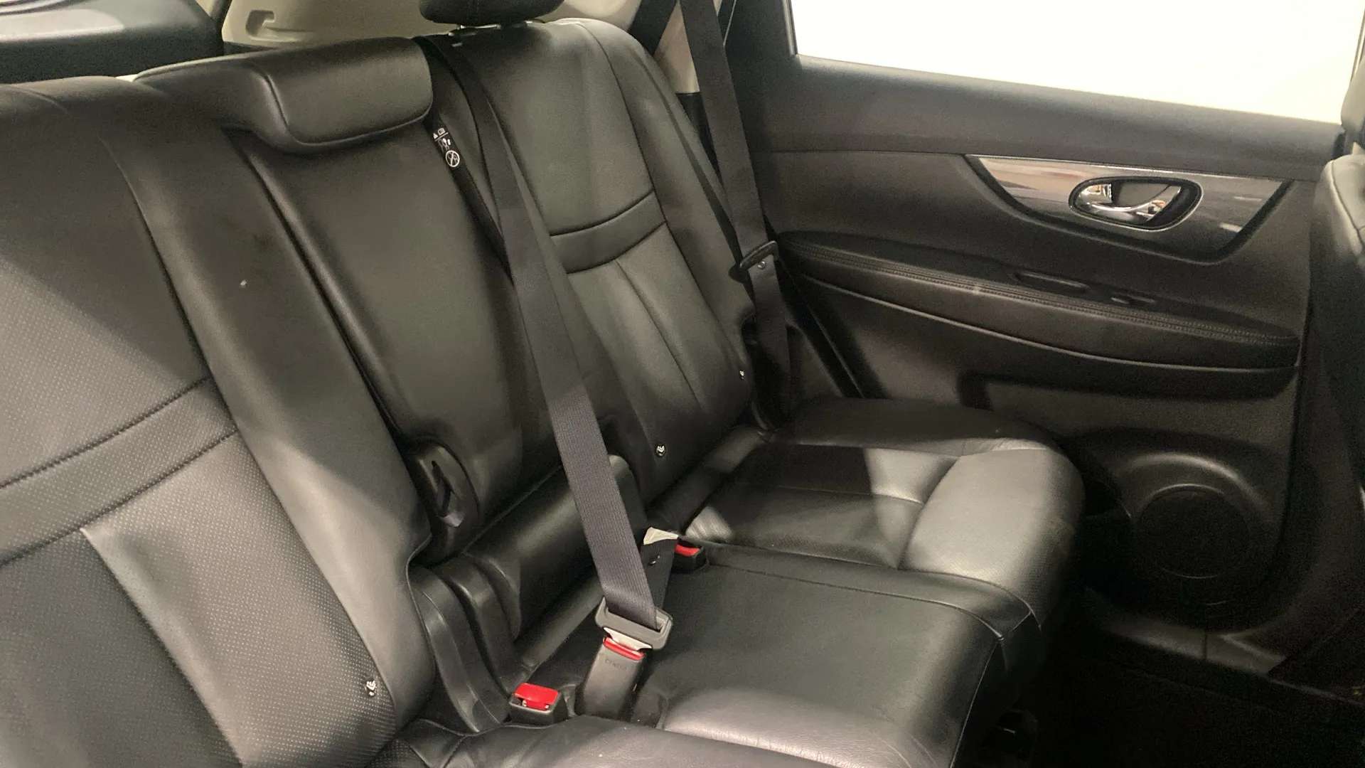 A 2015 NISSAN X-TRAIL 1.6 dCi Tekna A 2015 NISSAN X-TRAIL 1.6 dCi Tekna