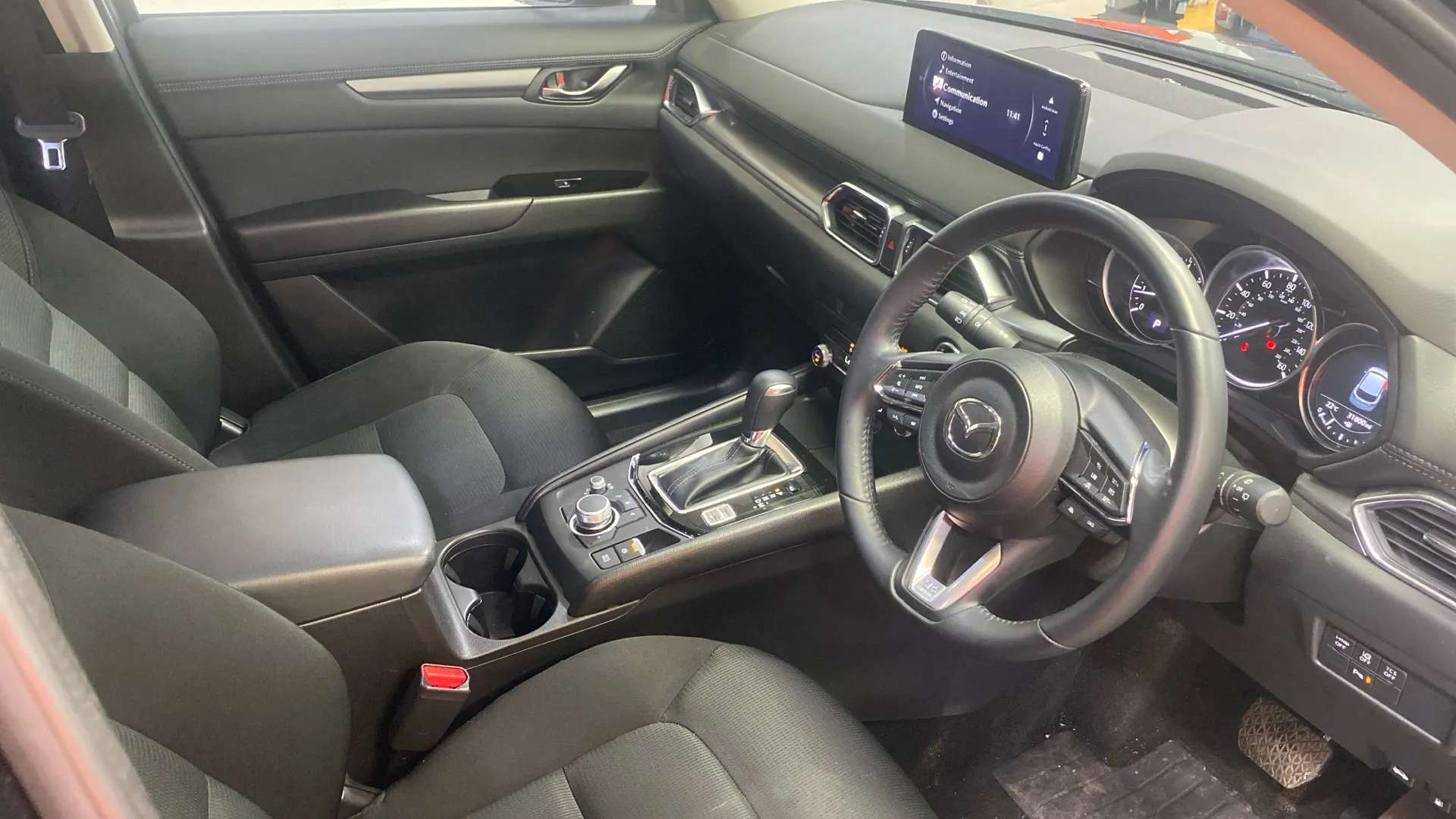 A 2024 MAZDA CX-5 2.0 e-Skyactiv G MHEV Centre-Line Auto A 2024 MAZDA CX-5 2.0 e-Skyactiv G MHEV Centre-Line Auto