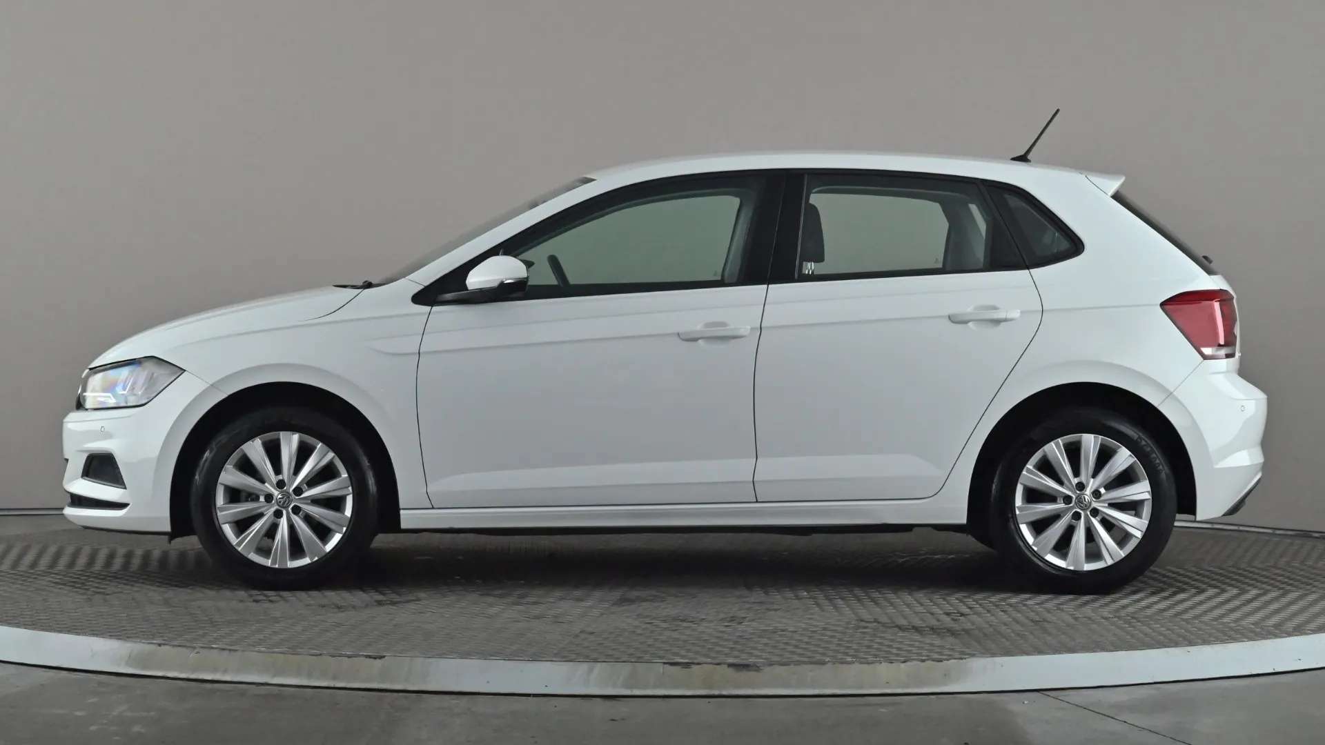 A 2019 VOLKSWAGEN POLO 1.0 TSI 95 SE A 2019 VOLKSWAGEN POLO 1.0 TSI 95 SE