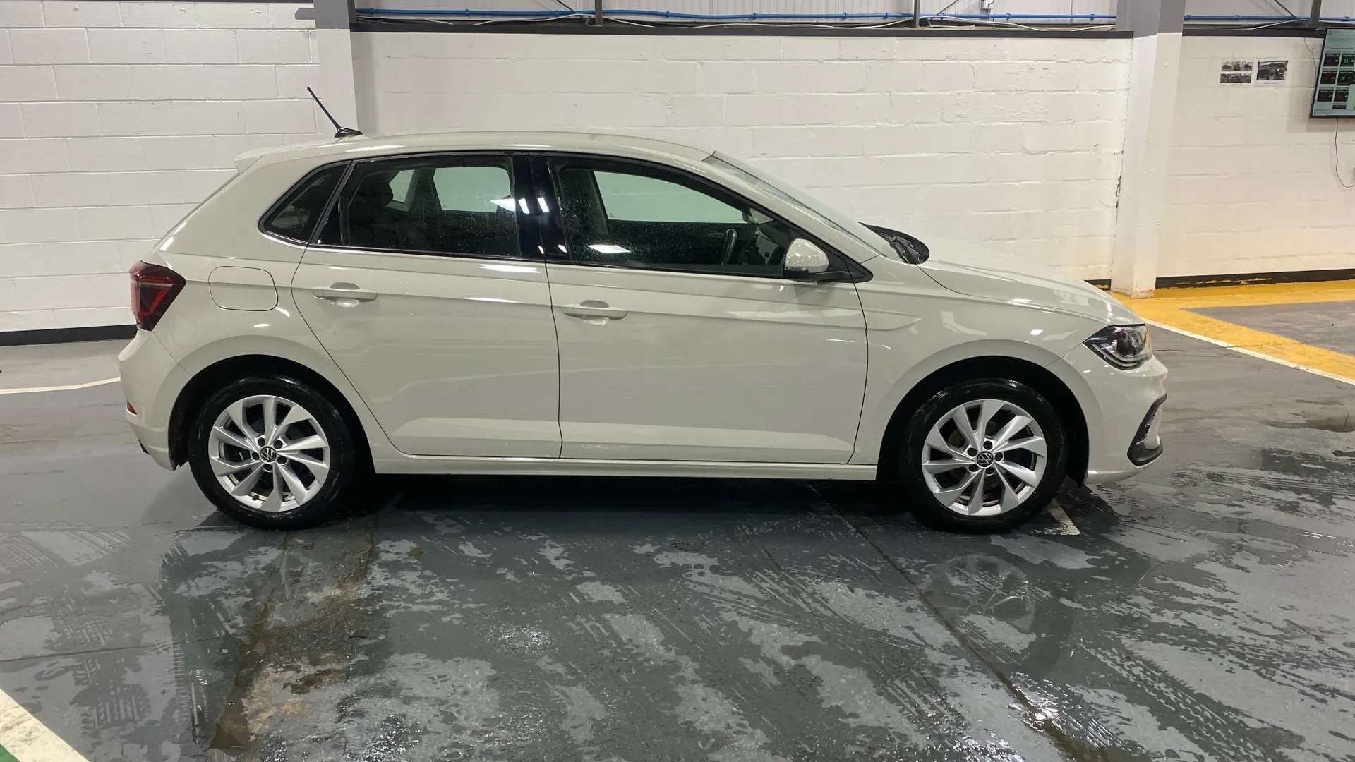 A 2023 VOLKSWAGEN POLO 1.0 TSI Style A 2023 VOLKSWAGEN POLO 1.0 TSI Style