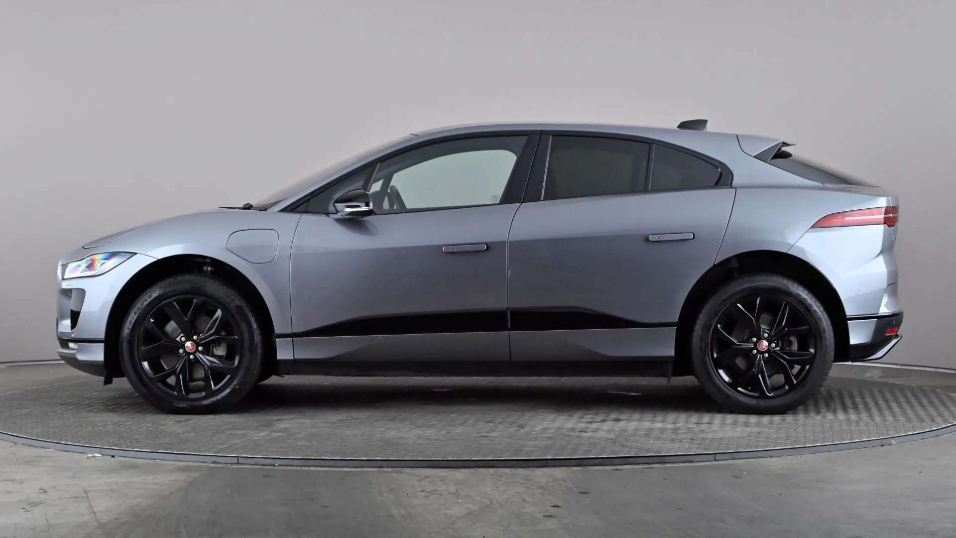 A 2022 JAGUAR I-PACE 294kW EV400 HSE Black 90kWh Auto 11kW Charger A 2022 JAGUAR I-PACE 294kW EV400 HSE Black 90kWh Auto 11kW Charger