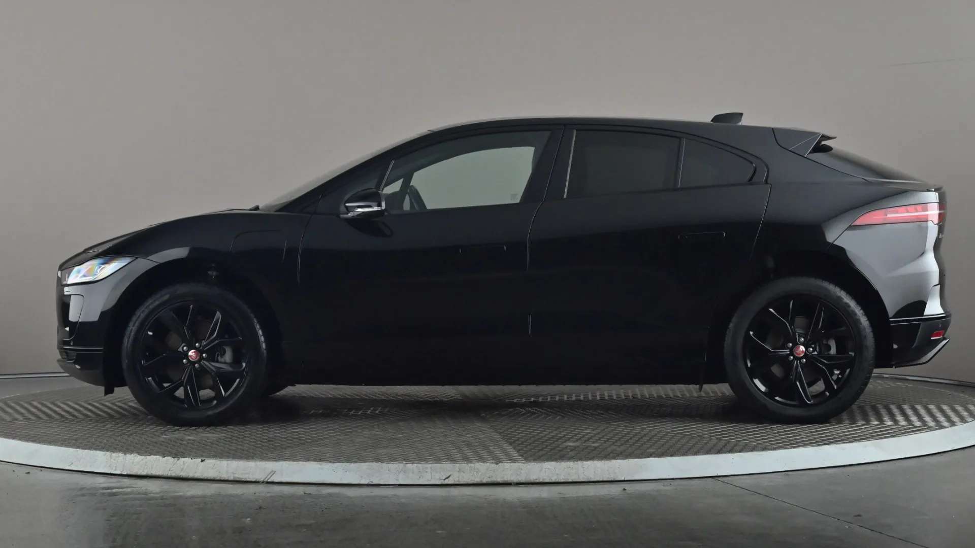 A 2022 JAGUAR I-PACE 294kW EV400 HSE Black 90kWh Auto 11kW Charger A 2022 JAGUAR I-PACE 294kW EV400 HSE Black 90kWh Auto 11kW Charger