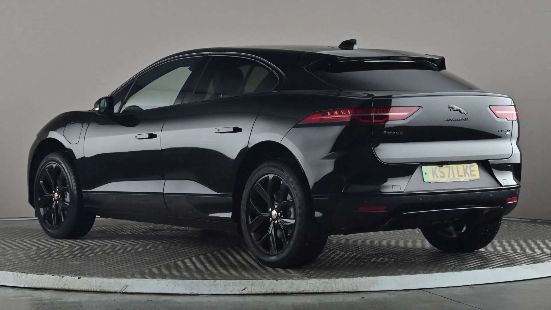 A 2022 JAGUAR I-PACE 294kW EV400 HSE Black 90kWh Auto 11kW Charger A 2022 JAGUAR I-PACE 294kW EV400 HSE Black 90kWh Auto 11kW Charger
