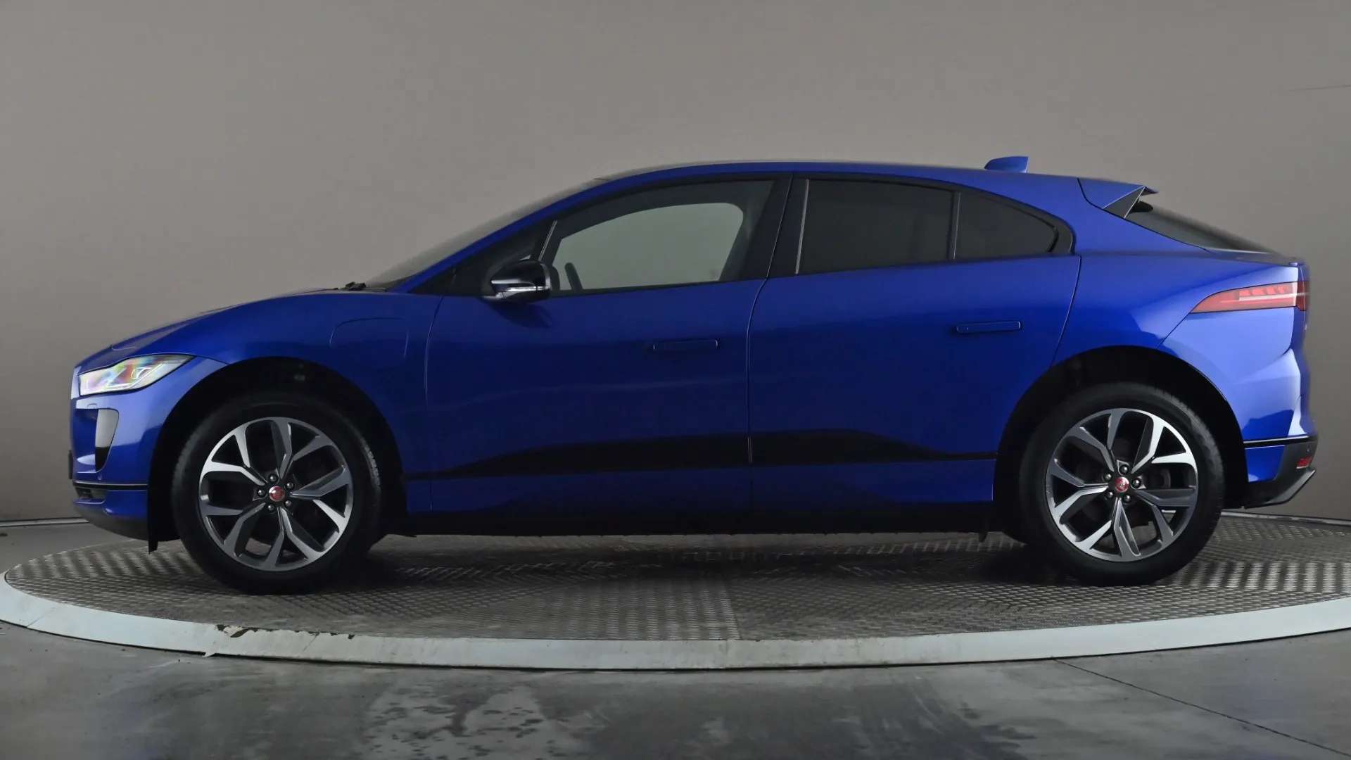 A 2022 JAGUAR I-PACE 294kW EV400 HSE Black 90kWh Auto 11kW Charger A 2022 JAGUAR I-PACE 294kW EV400 HSE Black 90kWh Auto 11kW Charger