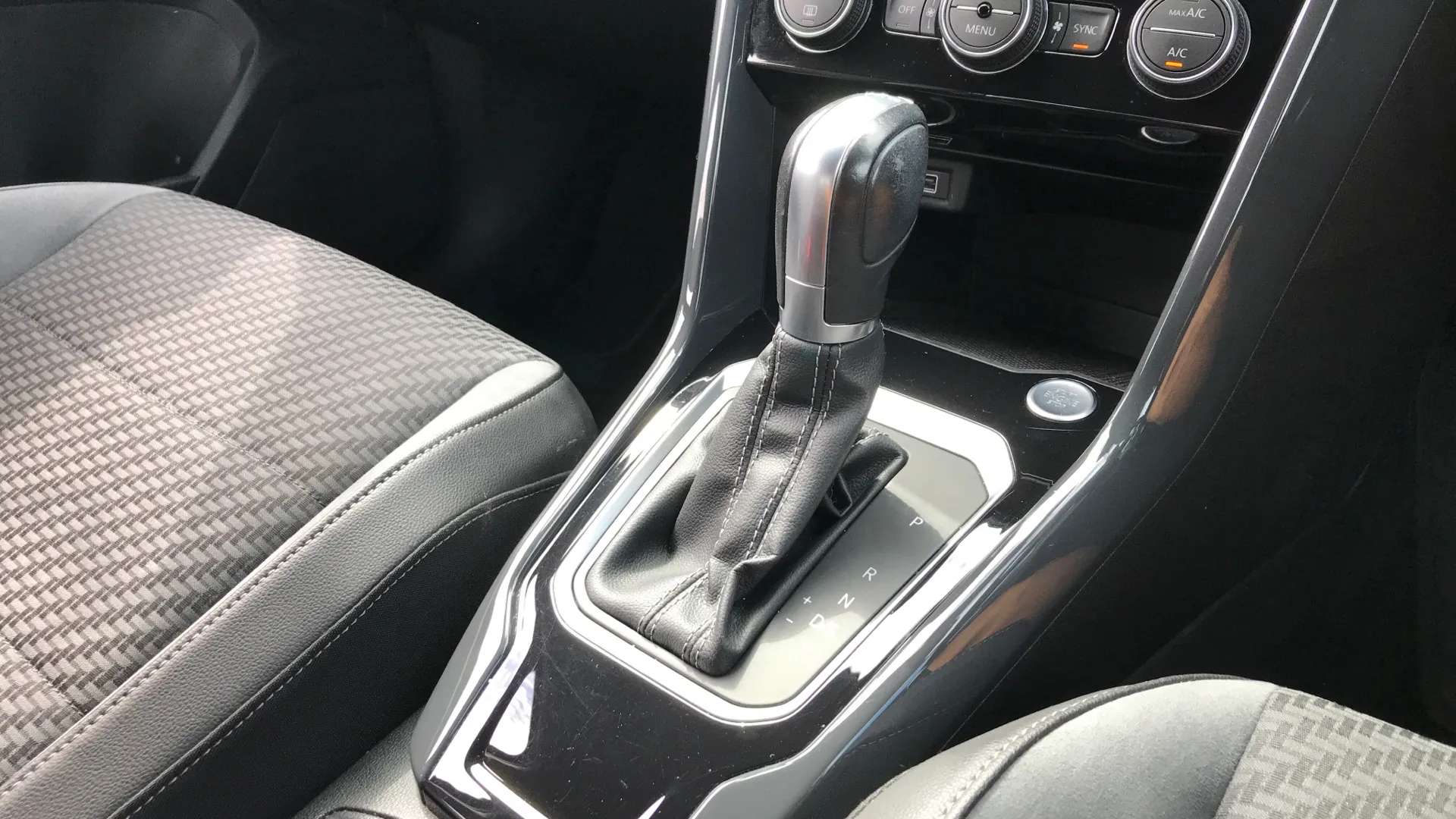 2019 VOLKSWAGEN T-ROC 2019 VOLKSWAGEN T-ROC
