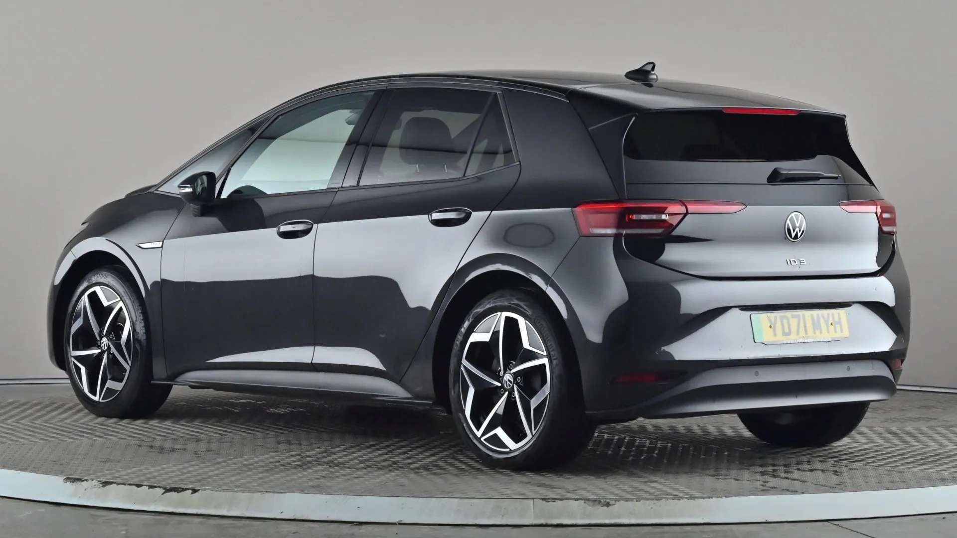 A 2021 VOLKSWAGEN ID.3 150kW Tour Pro S 77kWh Auto A 2021 VOLKSWAGEN ID.3 150kW Tour Pro S 77kWh Auto