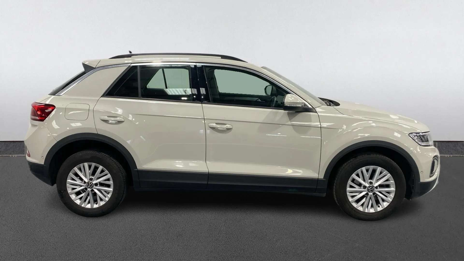 A 2023 VOLKSWAGEN T-ROC 1.0 TSI Life A 2023 VOLKSWAGEN T-ROC 1.0 TSI Life