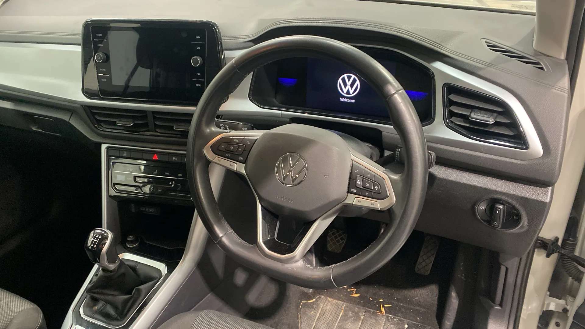 A 2023 VOLKSWAGEN T-ROC 1.0 TSI Life A 2023 VOLKSWAGEN T-ROC 1.0 TSI Life