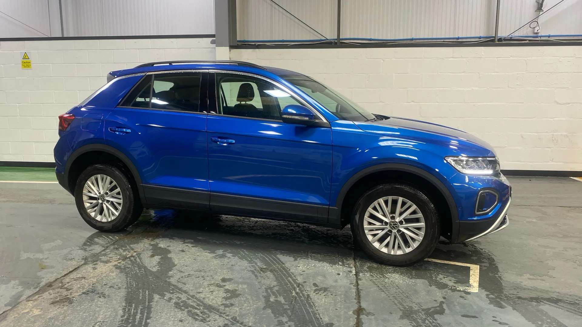 A 2023 VOLKSWAGEN T-ROC 1.0 TSI Life A 2023 VOLKSWAGEN T-ROC 1.0 TSI Life