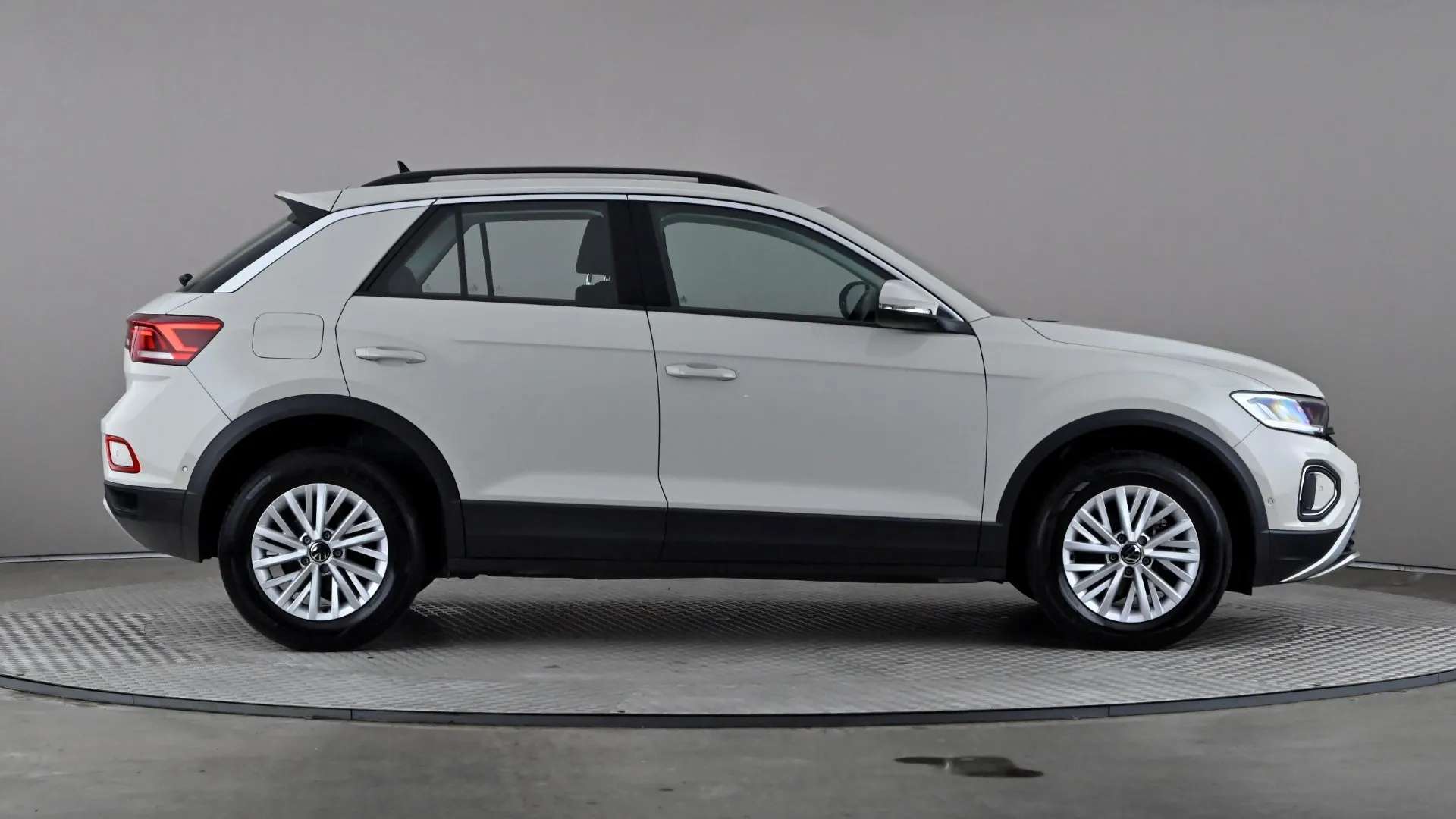 A 2023 VOLKSWAGEN T-ROC 1.0 TSI Life A 2023 VOLKSWAGEN T-ROC 1.0 TSI Life
