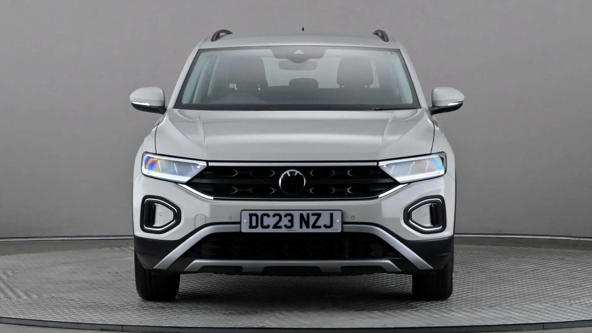 A 2023 VOLKSWAGEN T-ROC 1.0 TSI Life A 2023 VOLKSWAGEN T-ROC 1.0 TSI Life