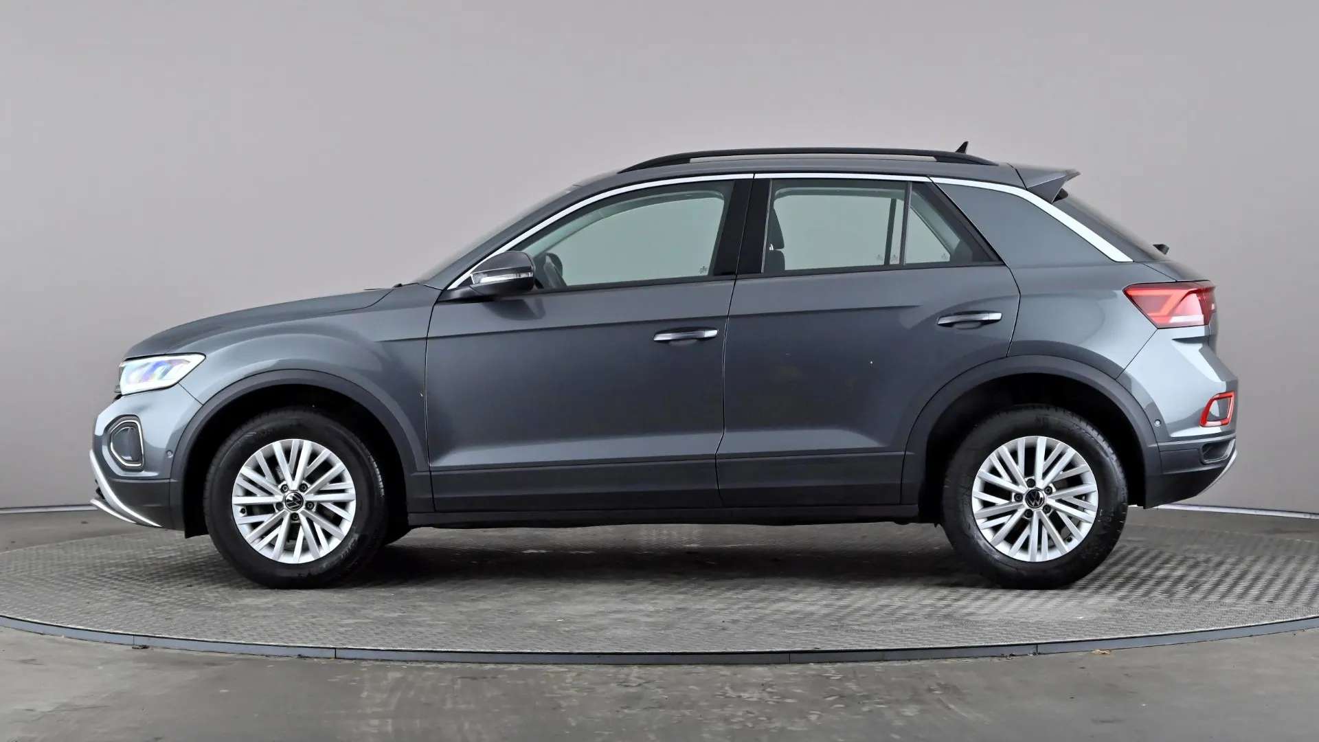 A 2022 VOLKSWAGEN T-ROC 1.0 TSI Life A 2022 VOLKSWAGEN T-ROC 1.0 TSI Life
