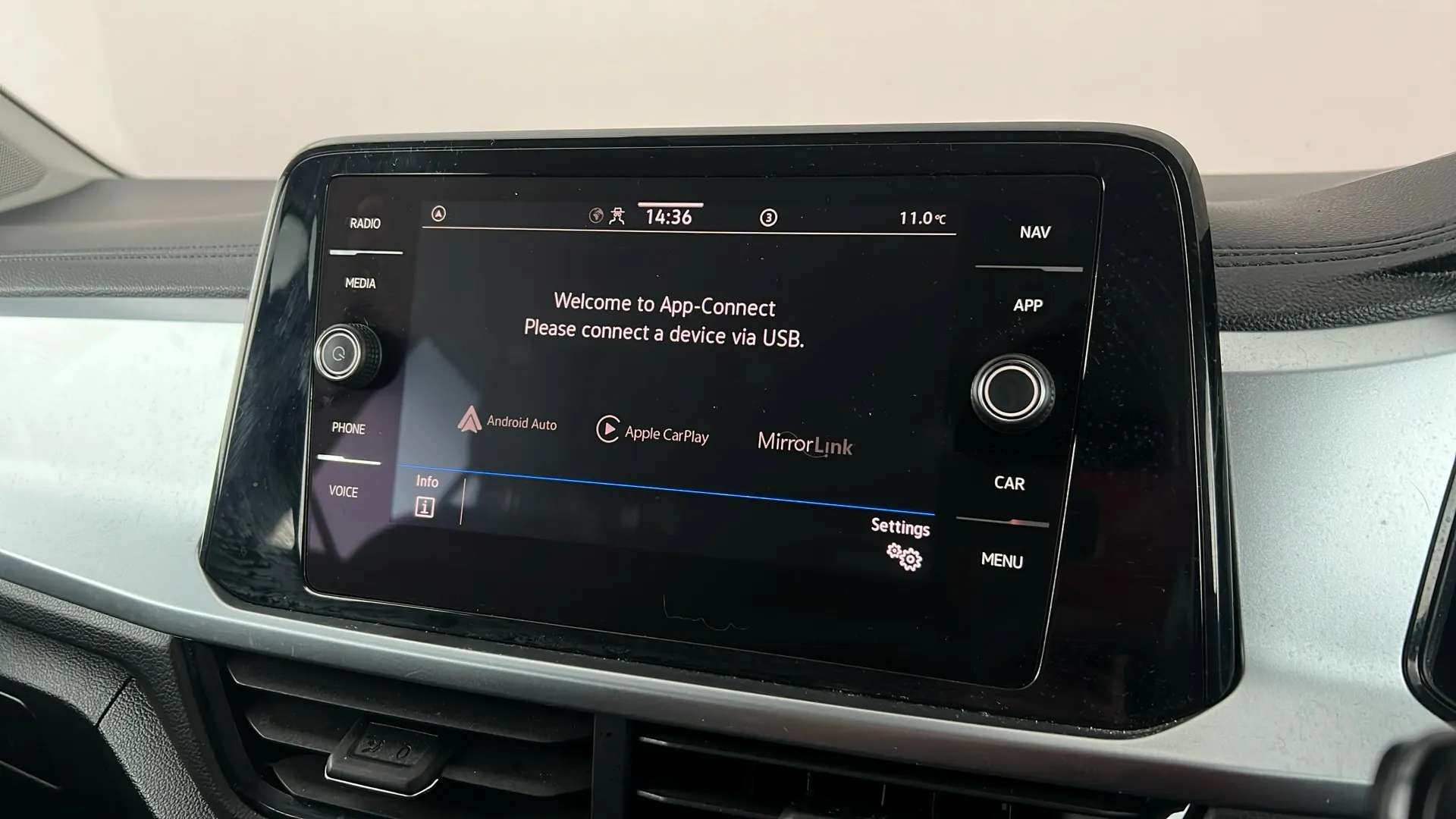 2023 VOLKSWAGEN T-ROC 2023 VOLKSWAGEN T-ROC