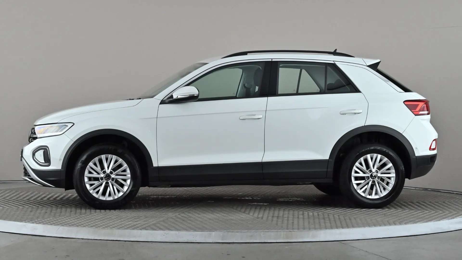A 2023 VOLKSWAGEN T-ROC 1.0 TSI Life A 2023 VOLKSWAGEN T-ROC 1.0 TSI Life