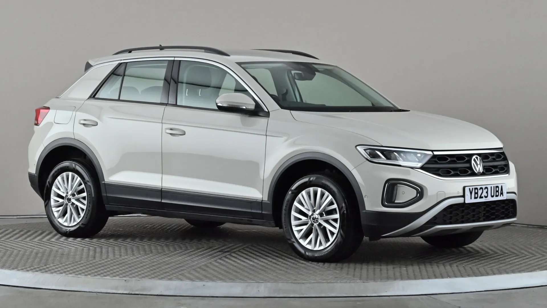 A 2023 VOLKSWAGEN T-ROC 1.0 TSI Life A 2023 VOLKSWAGEN T-ROC 1.0 TSI Life
