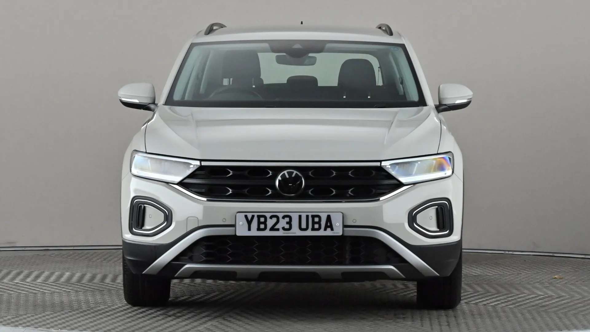 A 2023 VOLKSWAGEN T-ROC 1.0 TSI Life A 2023 VOLKSWAGEN T-ROC 1.0 TSI Life