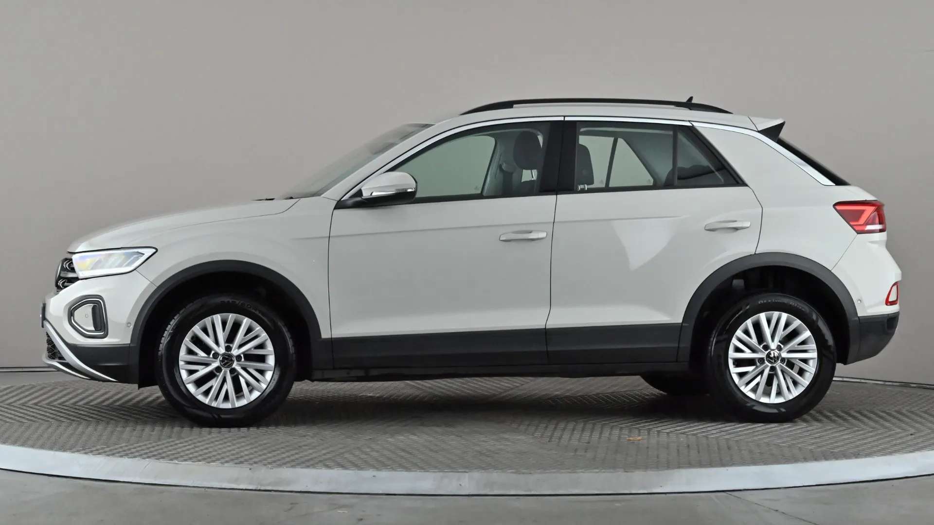 A 2023 VOLKSWAGEN T-ROC 1.0 TSI Life A 2023 VOLKSWAGEN T-ROC 1.0 TSI Life