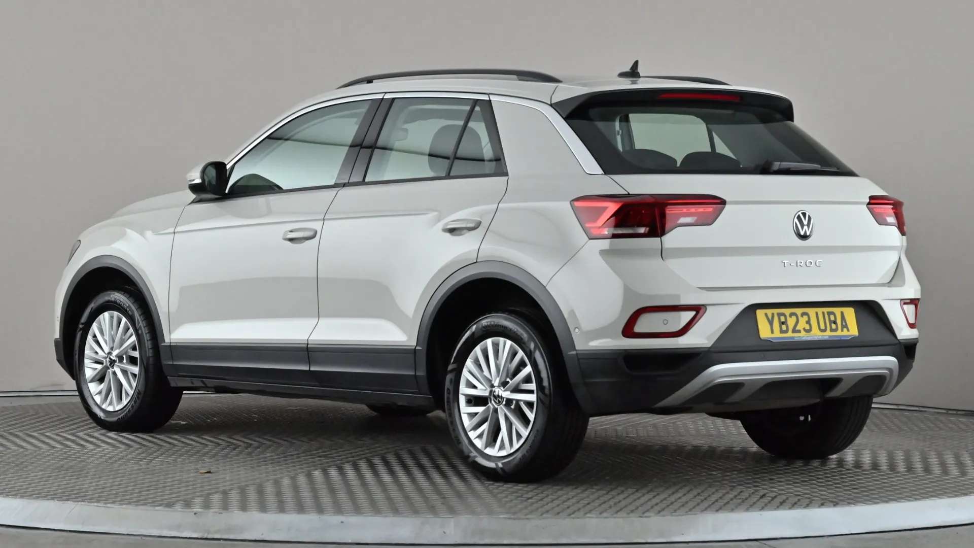 A 2023 VOLKSWAGEN T-ROC 1.0 TSI Life A 2023 VOLKSWAGEN T-ROC 1.0 TSI Life