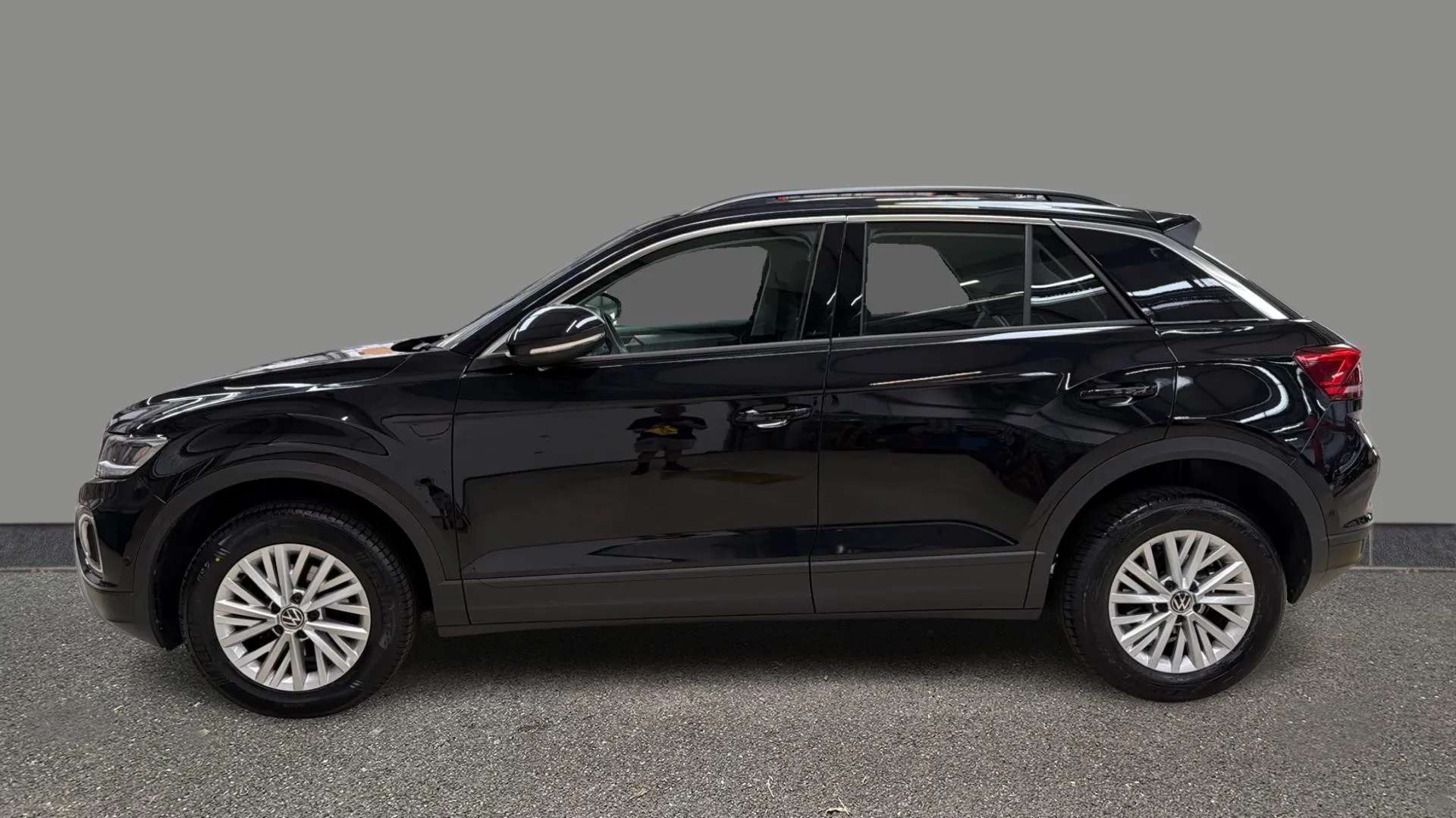 A 2023 VOLKSWAGEN T-ROC 1.0 TSI Life A 2023 VOLKSWAGEN T-ROC 1.0 TSI Life