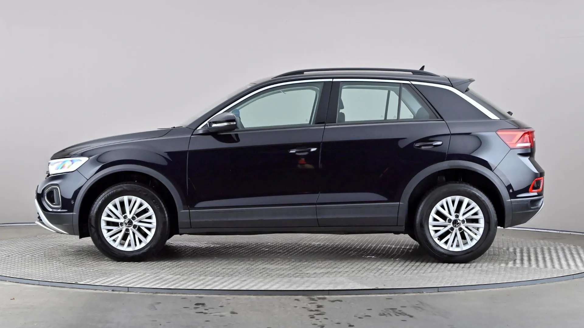 A 2023 VOLKSWAGEN T-ROC 1.0 TSI Life A 2023 VOLKSWAGEN T-ROC 1.0 TSI Life