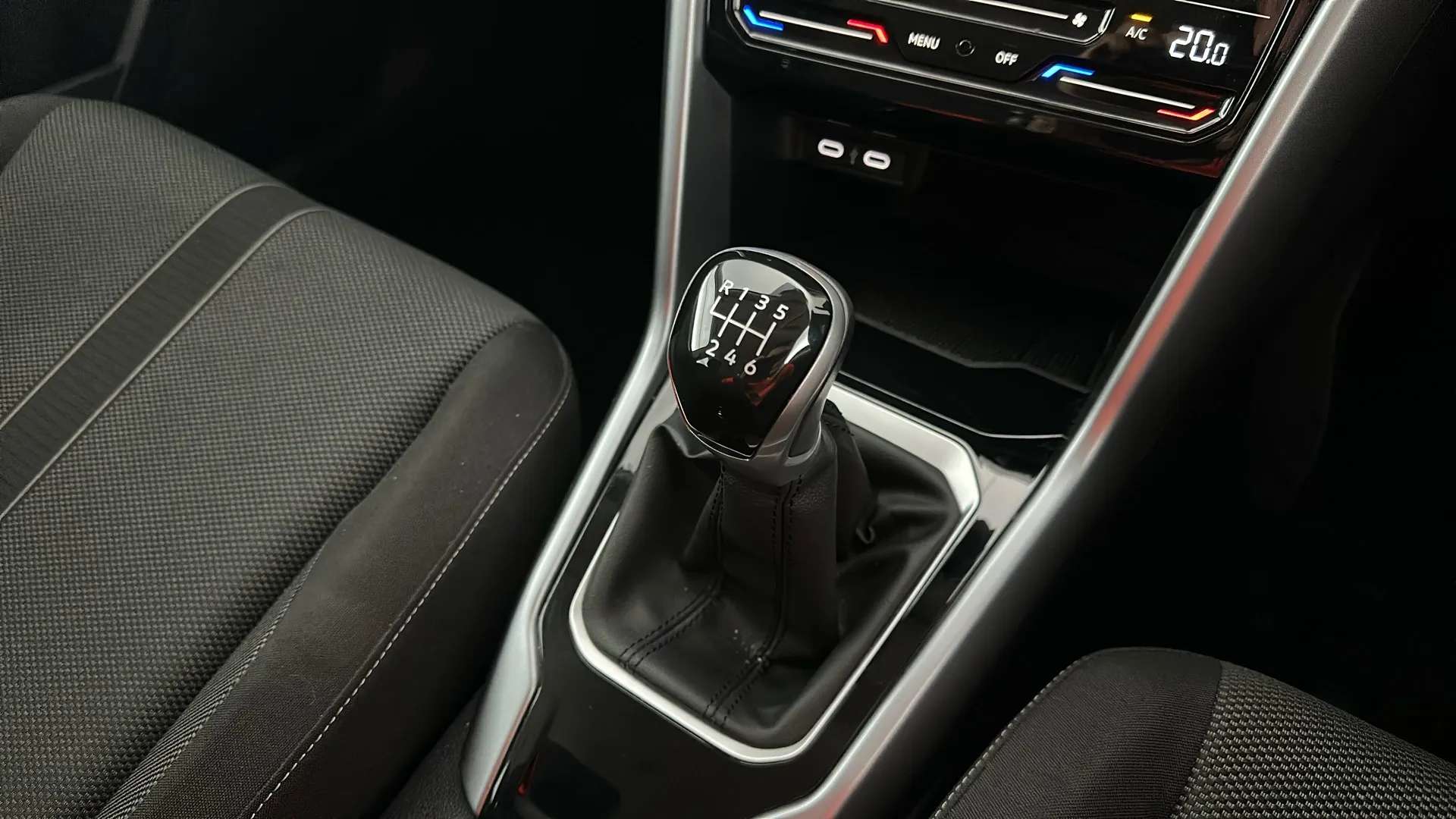 2023 VOLKSWAGEN T-ROC 2023 VOLKSWAGEN T-ROC