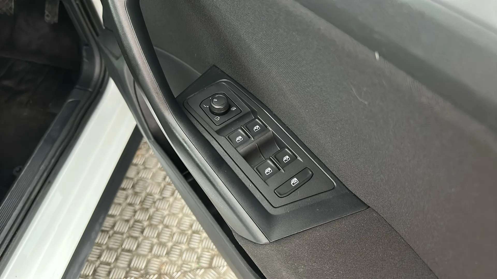 2023 VOLKSWAGEN T-ROC 2023 VOLKSWAGEN T-ROC
