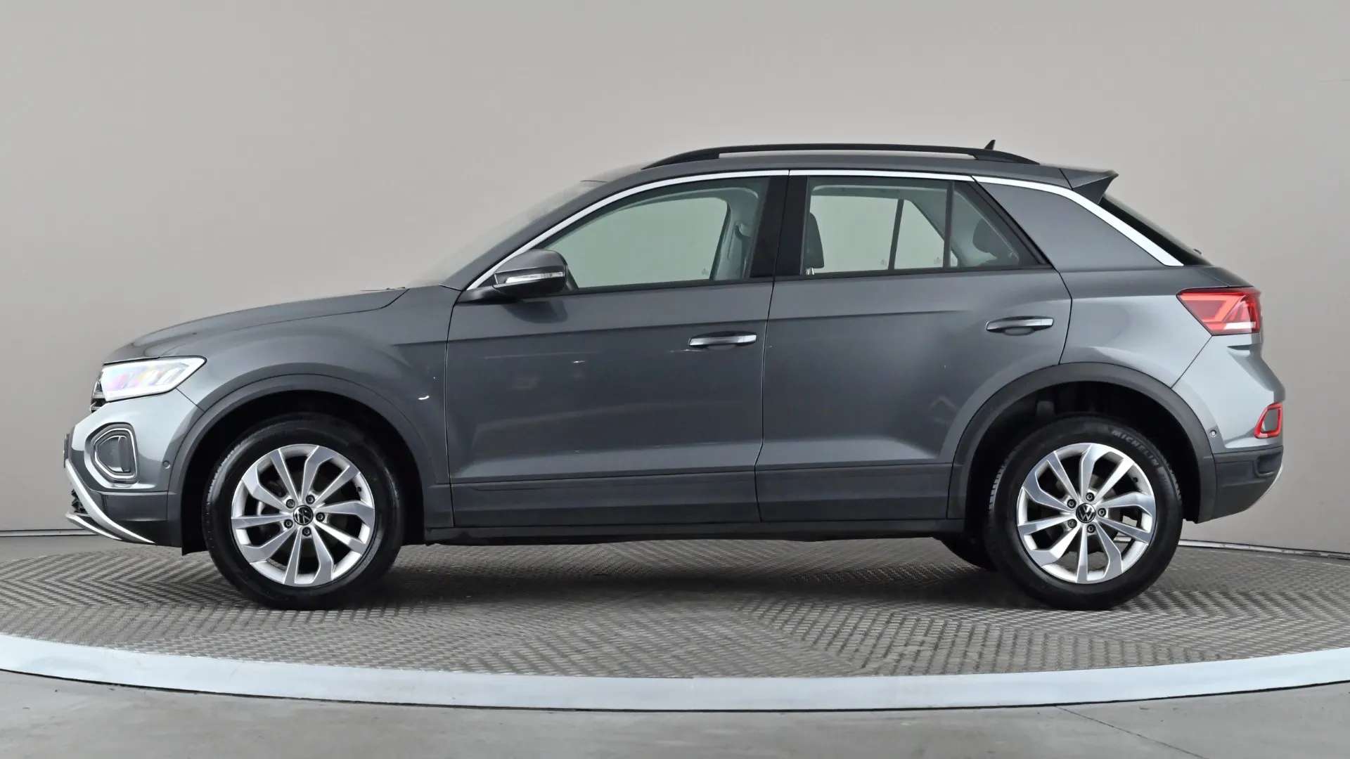 A 2022 VOLKSWAGEN T-ROC 1.0 TSI Life A 2022 VOLKSWAGEN T-ROC 1.0 TSI Life