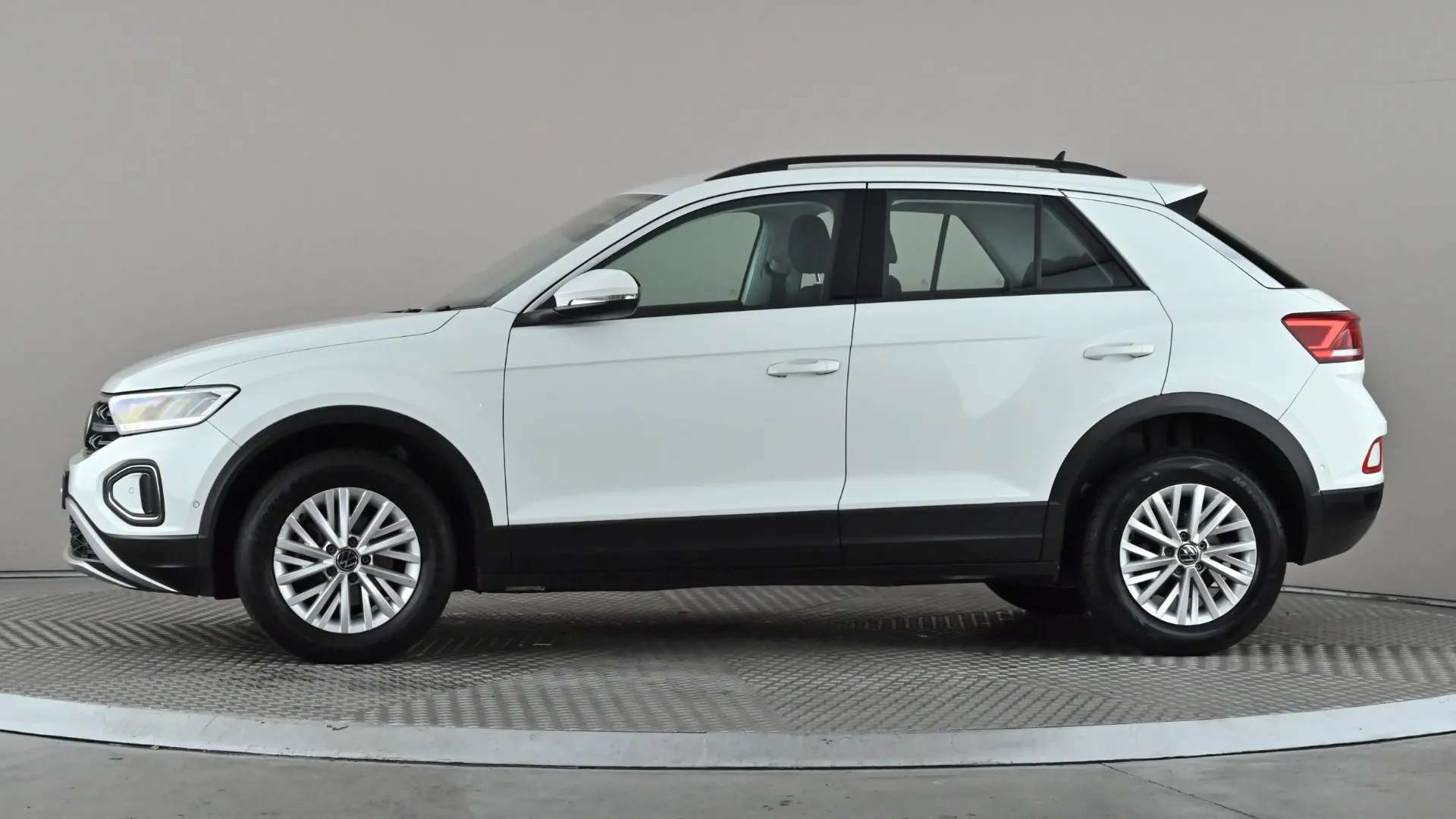 A 2022 VOLKSWAGEN T-ROC 1.0 TSI Life A 2022 VOLKSWAGEN T-ROC 1.0 TSI Life