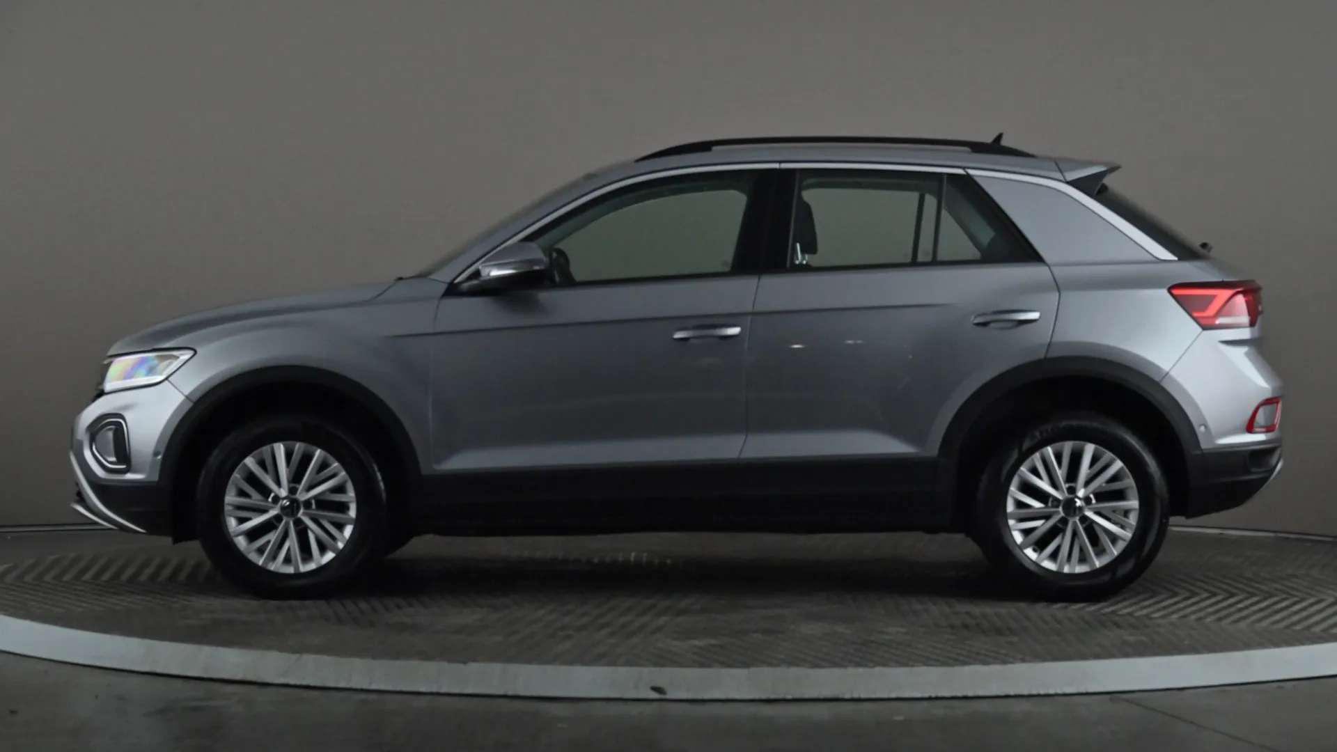 A 2024 VOLKSWAGEN T-ROC 1.5 TSI Life A 2024 VOLKSWAGEN T-ROC 1.5 TSI Life