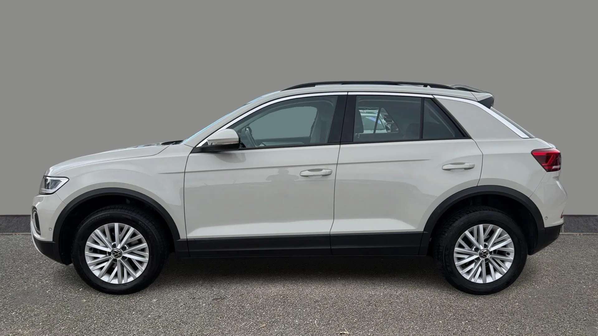 A 2023 VOLKSWAGEN T-ROC 1.5 TSI Life A 2023 VOLKSWAGEN T-ROC 1.5 TSI Life