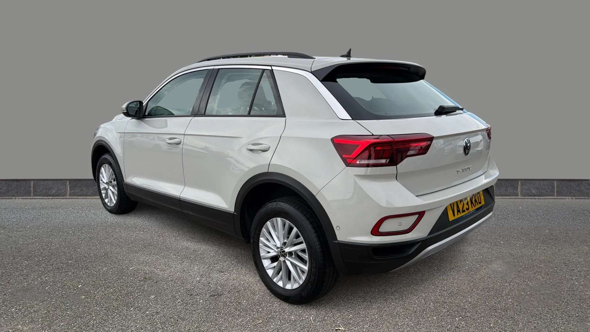 A 2023 VOLKSWAGEN T-ROC 1.5 TSI Life A 2023 VOLKSWAGEN T-ROC 1.5 TSI Life