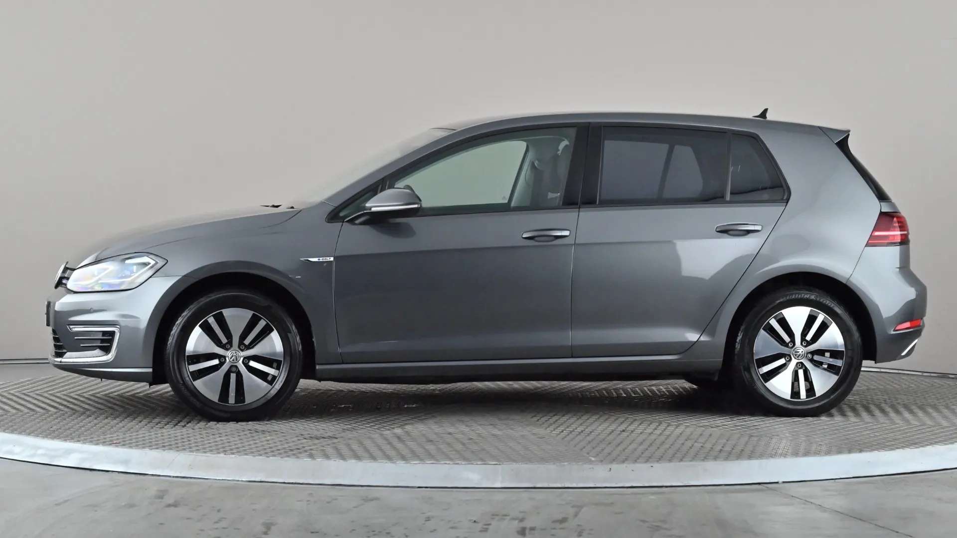 A 2020 VOLKSWAGEN GOLF 99kW e-Golf 35kWh Auto A 2020 VOLKSWAGEN GOLF 99kW e-Golf 35kWh Auto