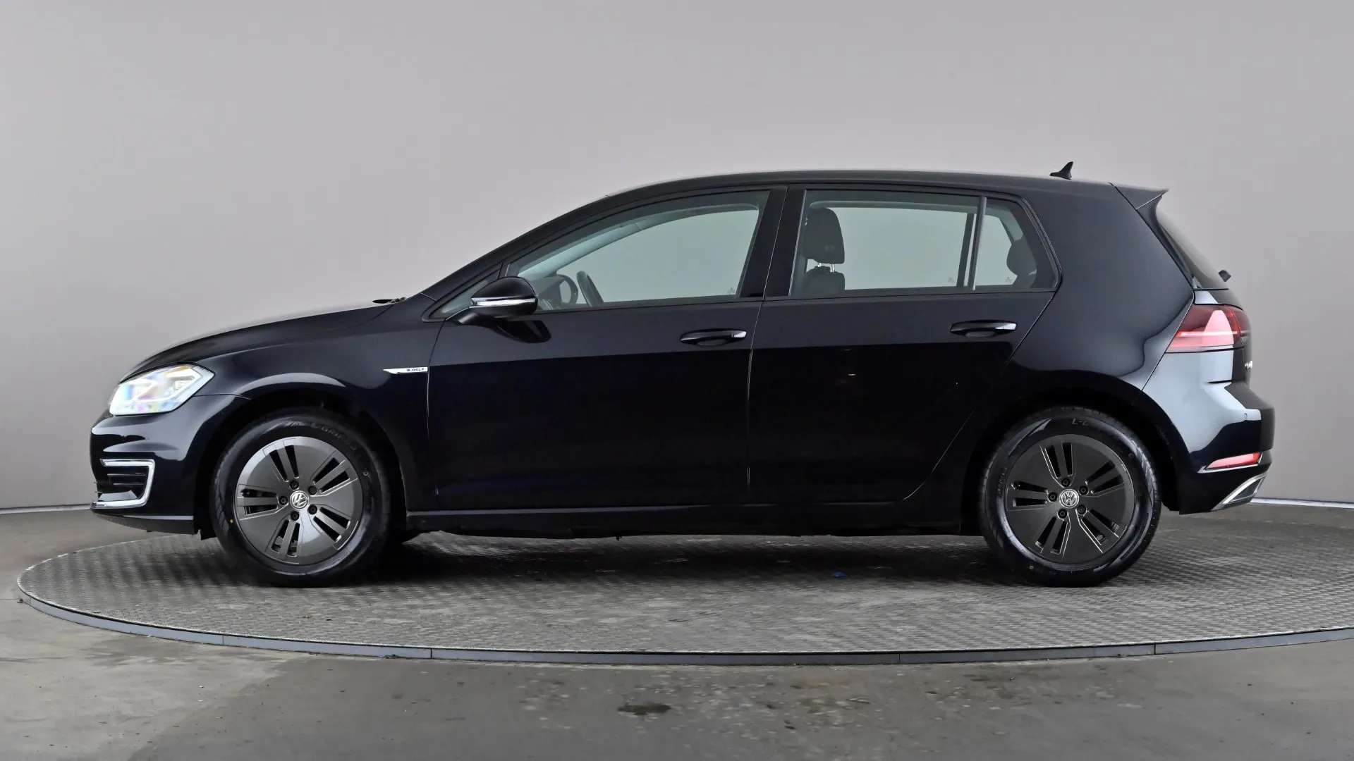 A 2018 VOLKSWAGEN GOLF 99kW e-Golf 35kWh Auto A 2018 VOLKSWAGEN GOLF 99kW e-Golf 35kWh Auto