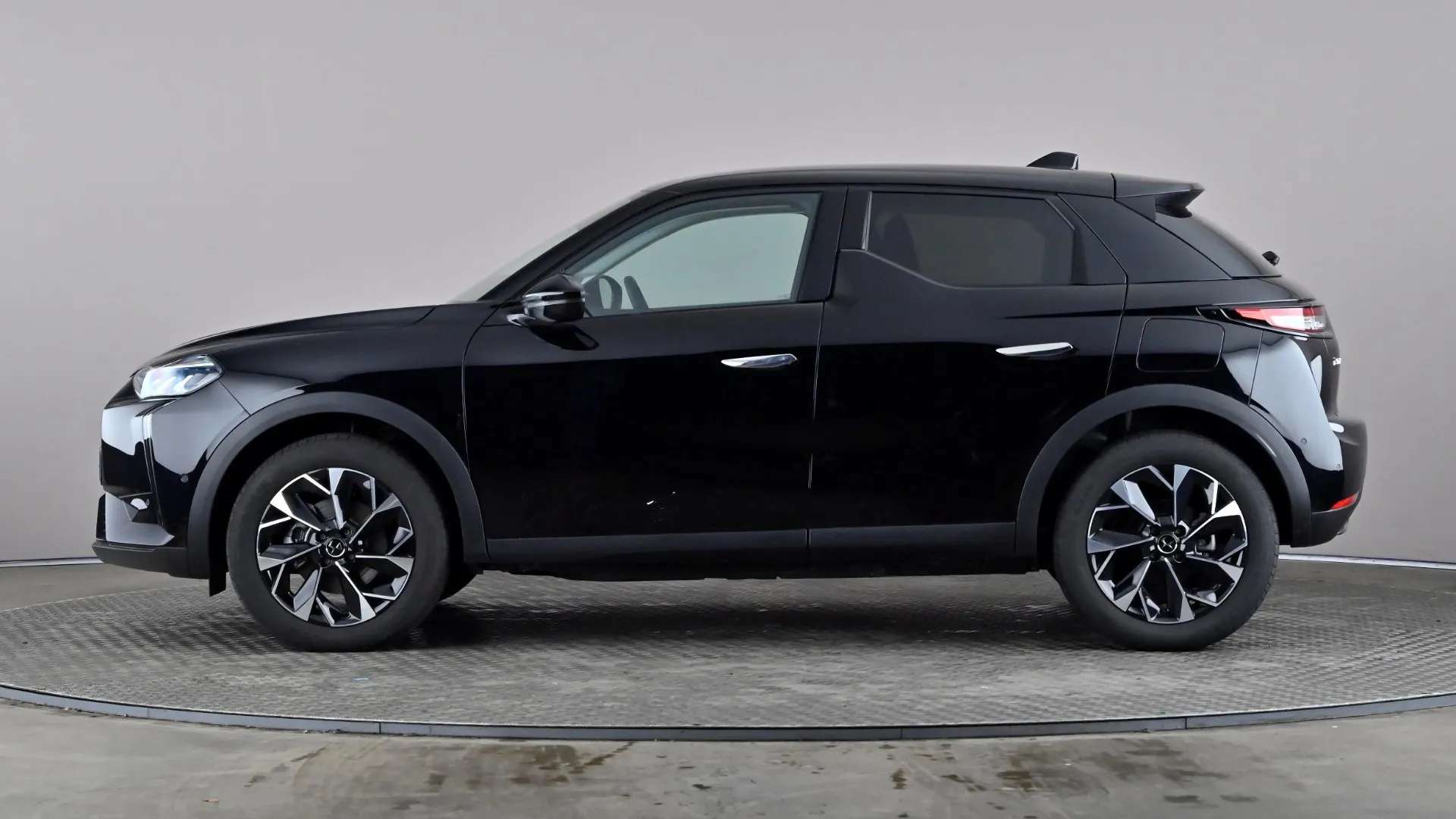 A 2025 DS DS 3 115kW E-TENSE Rivoli 54kWh Auto A 2025 DS DS 3 115kW E-TENSE Rivoli 54kWh Auto