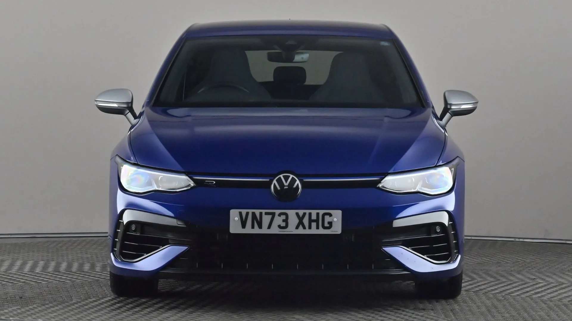 A 2024 VOLKSWAGEN GOLF 2.0 TSI 320 R 4Motion DSG A 2024 VOLKSWAGEN GOLF 2.0 TSI 320 R 4Motion DSG