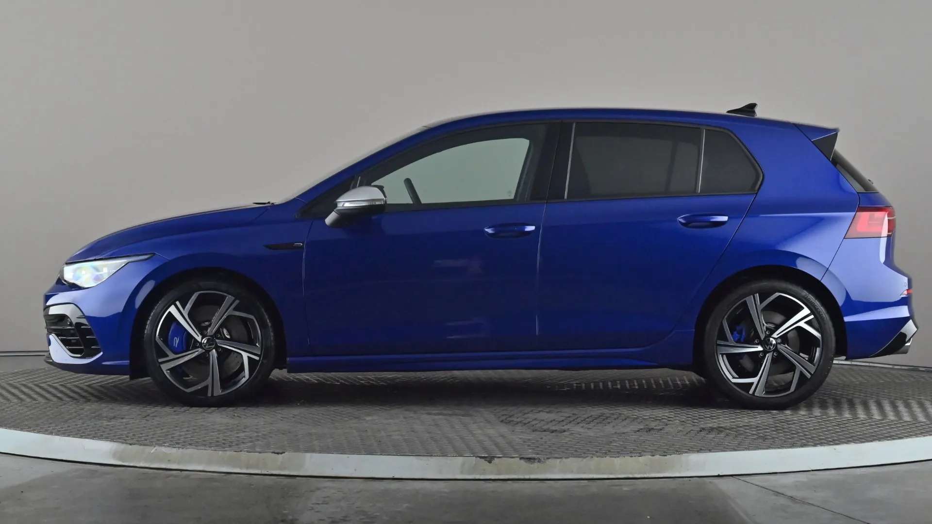 A 2024 VOLKSWAGEN GOLF 2.0 TSI 320 R 4Motion DSG A 2024 VOLKSWAGEN GOLF 2.0 TSI 320 R 4Motion DSG