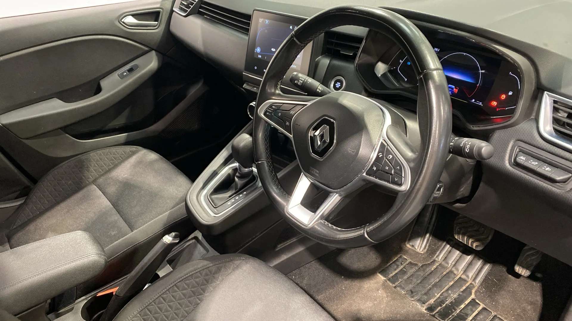 A 2023 RENAULT CLIO 1.6 E-TECH full hybrid 145 Evolution Auto A 2023 RENAULT CLIO 1.6 E-TECH full hybrid 145 Evolution Auto