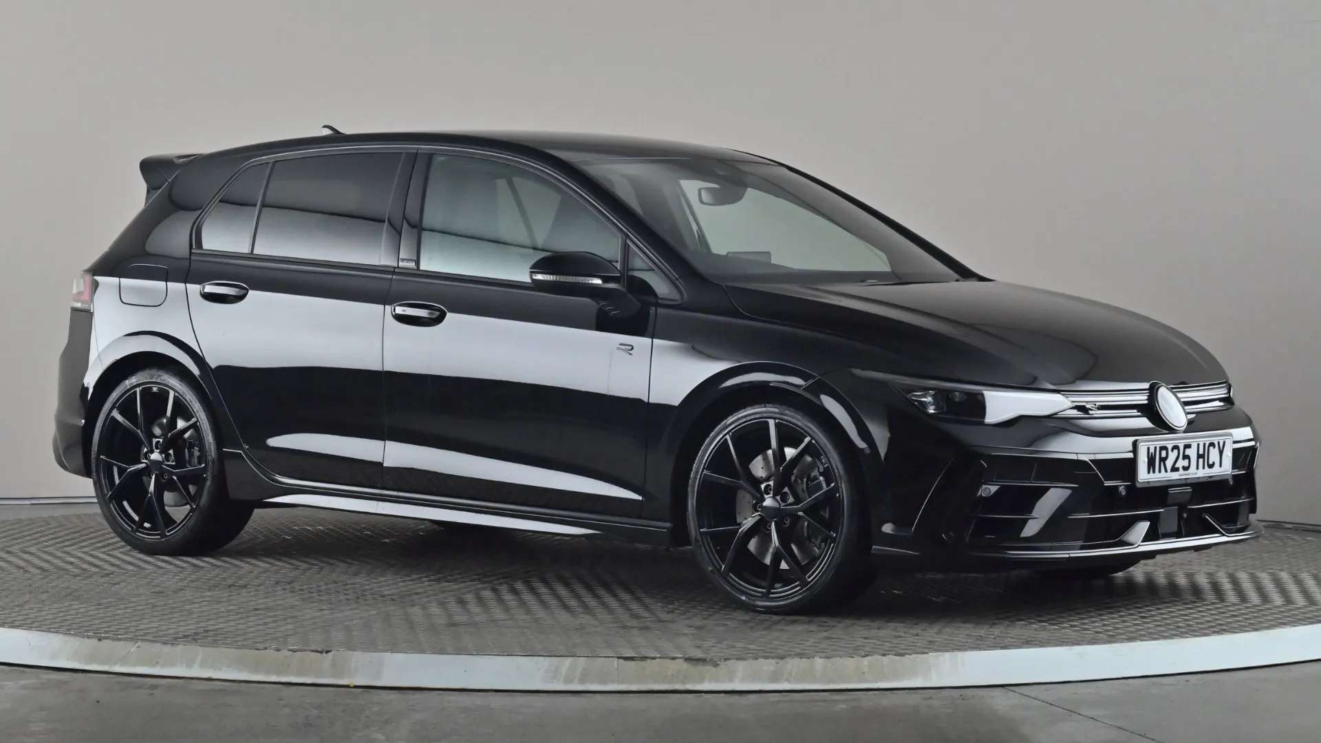 A 2025 VOLKSWAGEN GOLF 2.0 TSI 333 R Black Edition 4Motion DSG A 2025 VOLKSWAGEN GOLF 2.0 TSI 333 R Black Edition 4Motion DSG