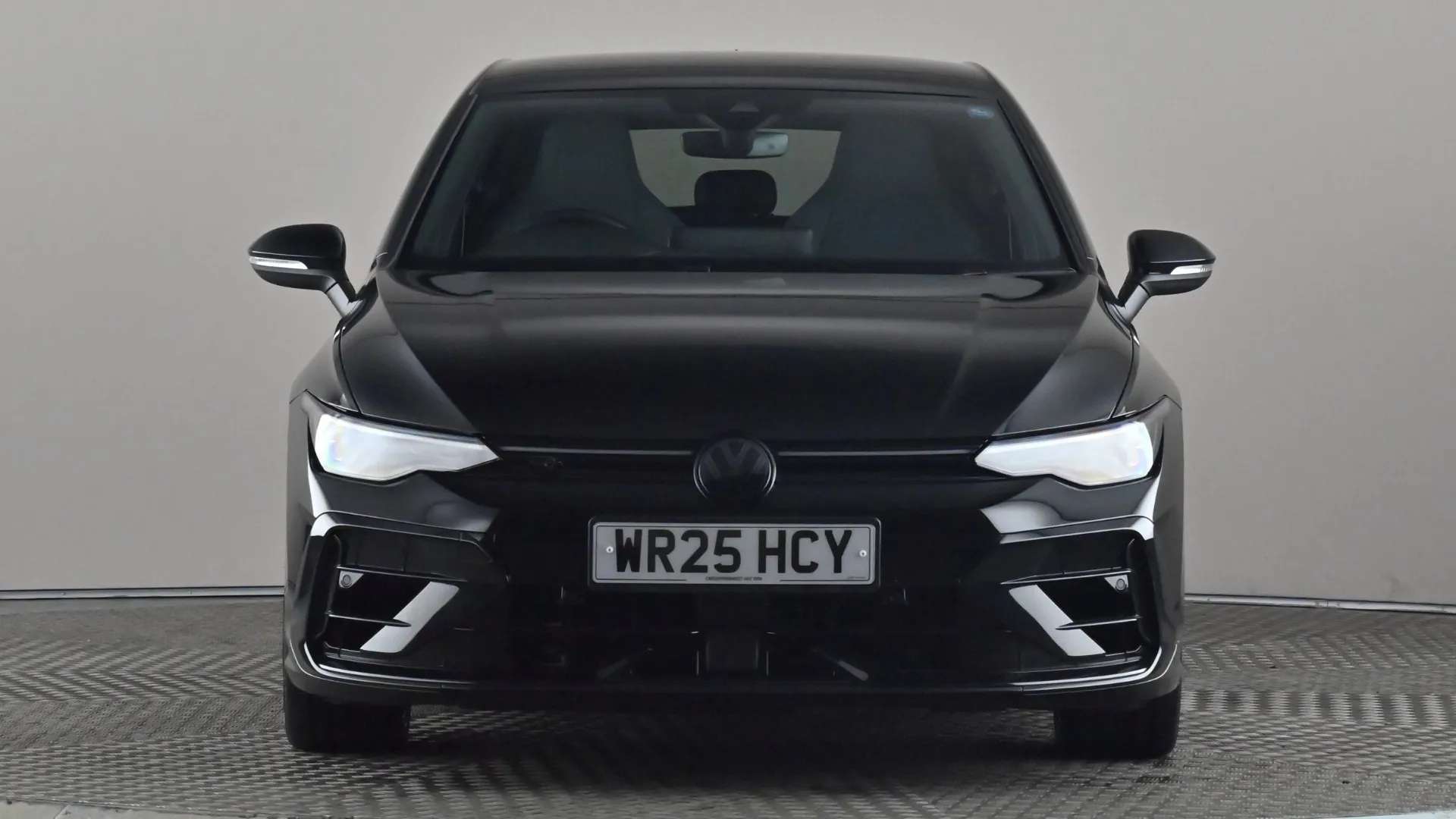 A 2025 VOLKSWAGEN GOLF 2.0 TSI 333 R Black Edition 4Motion DSG A 2025 VOLKSWAGEN GOLF 2.0 TSI 333 R Black Edition 4Motion DSG