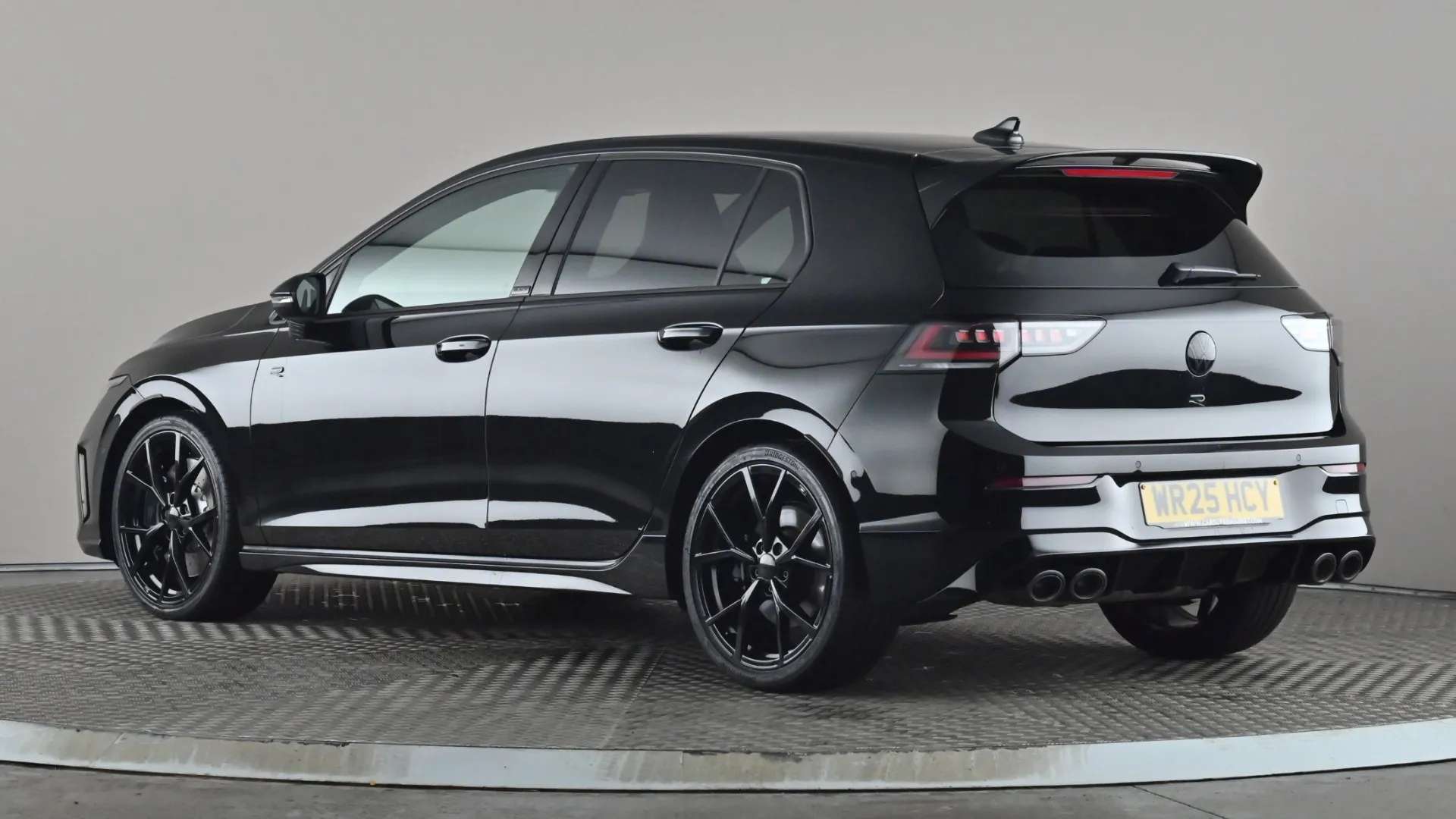 A 2025 VOLKSWAGEN GOLF 2.0 TSI 333 R Black Edition 4Motion DSG A 2025 VOLKSWAGEN GOLF 2.0 TSI 333 R Black Edition 4Motion DSG