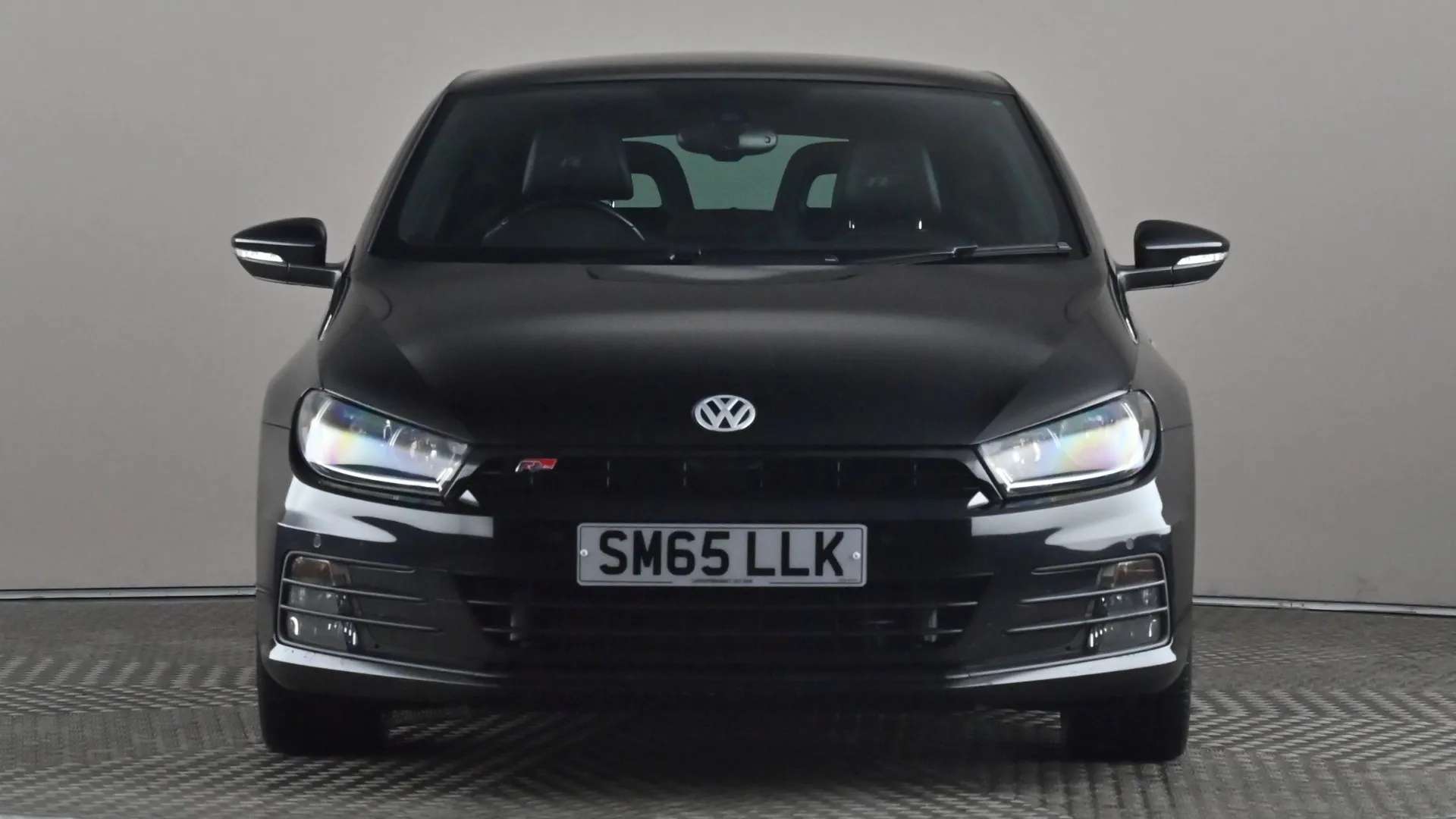 A 2015 VOLKSWAGEN SCIROCCO 2.0 TDi BlueMotion Tech R-Line A 2015 VOLKSWAGEN SCIROCCO 2.0 TDi BlueMotion Tech R-Line