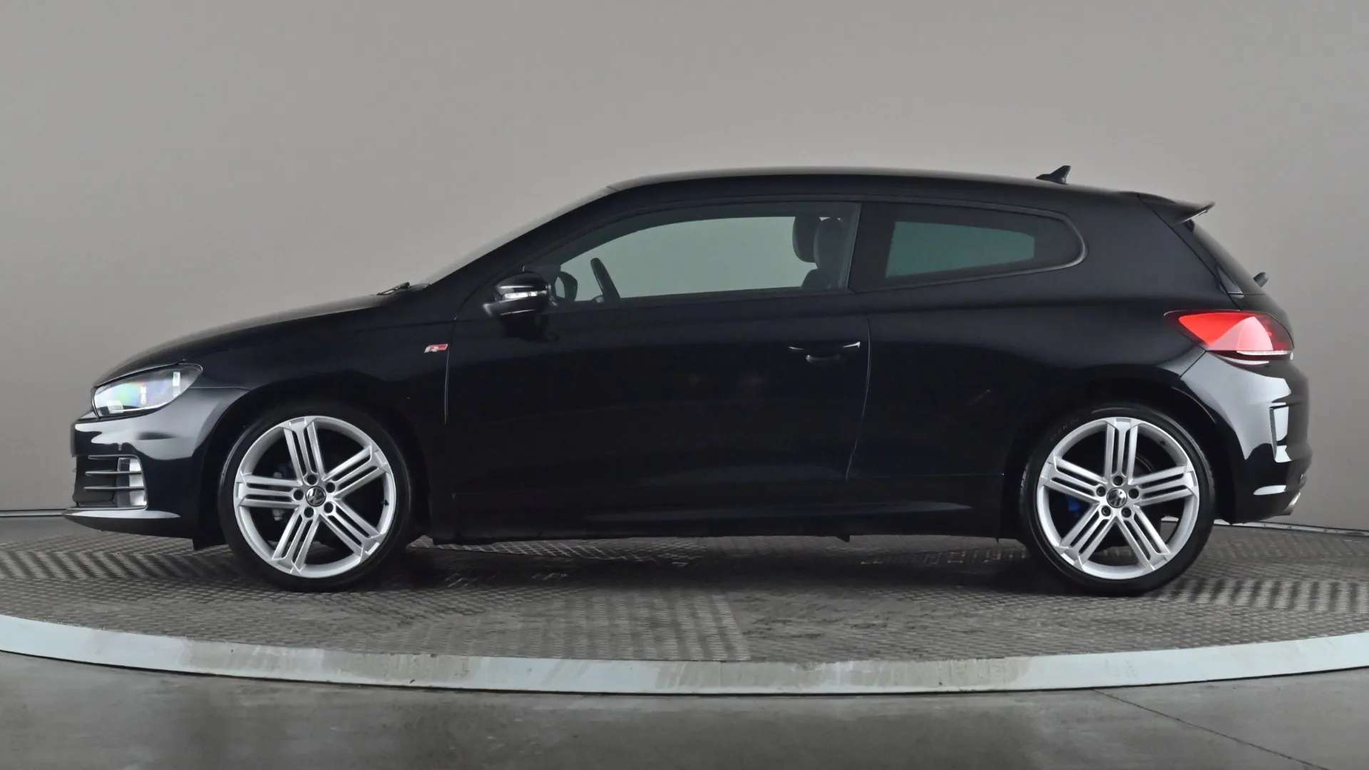 A 2015 VOLKSWAGEN SCIROCCO 2.0 TDi BlueMotion Tech R-Line A 2015 VOLKSWAGEN SCIROCCO 2.0 TDi BlueMotion Tech R-Line